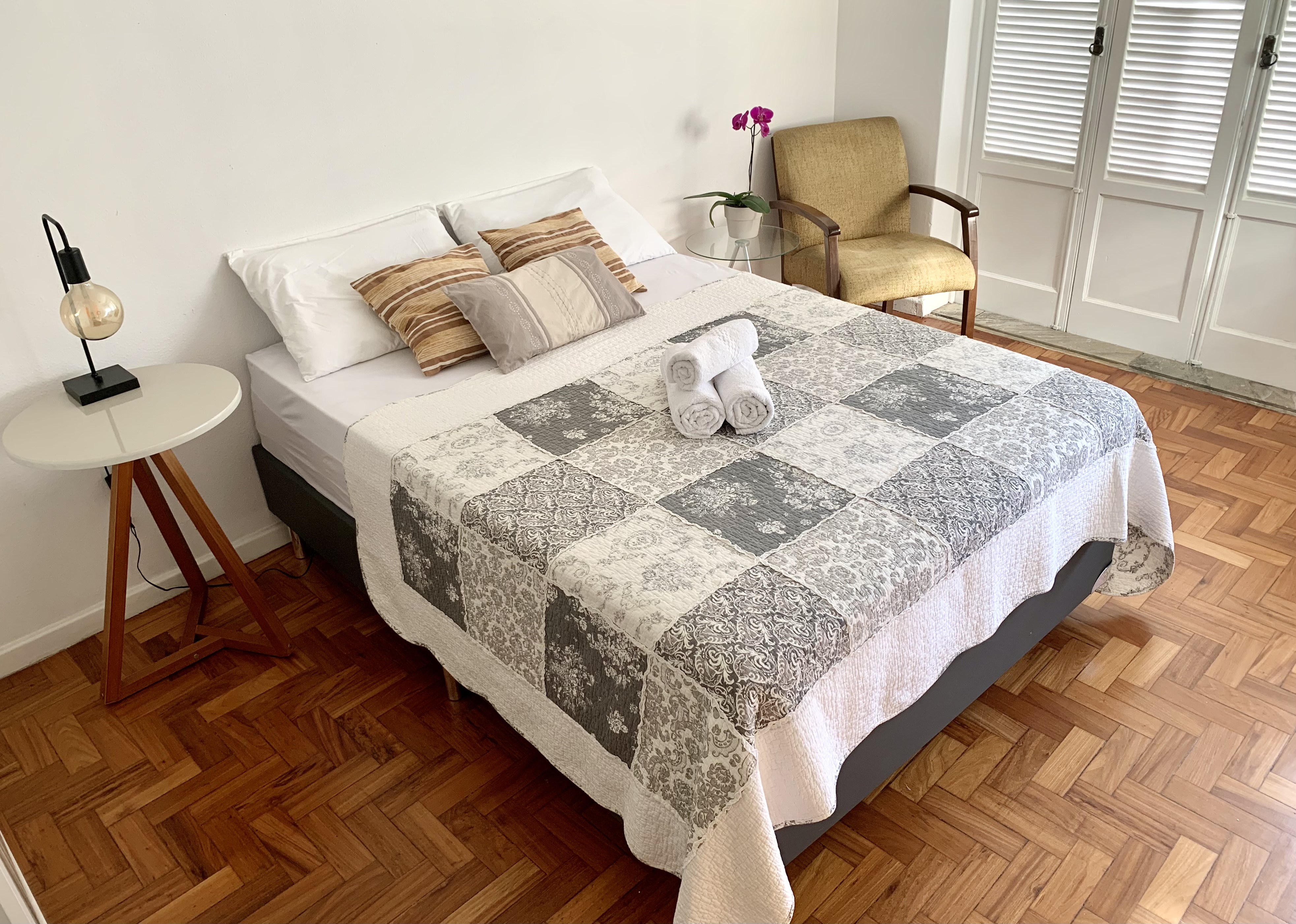 DOUBLE BED in a PRIVATE ROOM w/SPLIT AC Copacabana