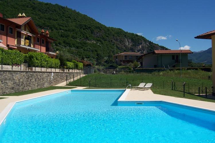 Irina's house with view on lake and swimming pool in Riva di Solto, Bergamo