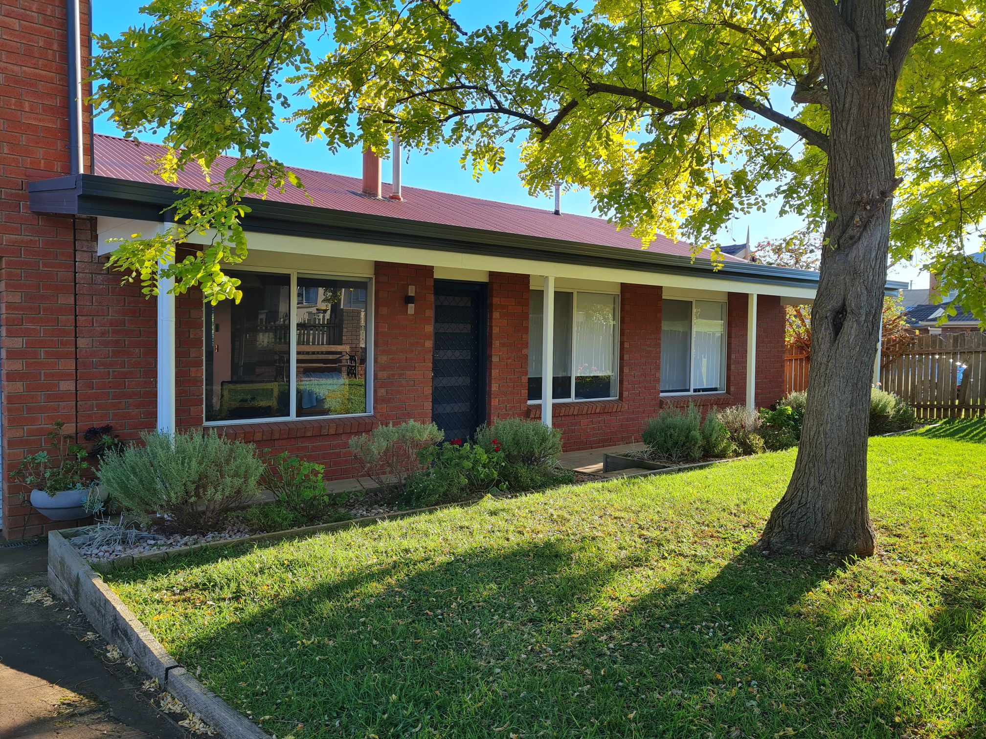 Leafy cottage by the river