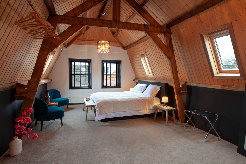 Luxurious apartment in beautiful canal house