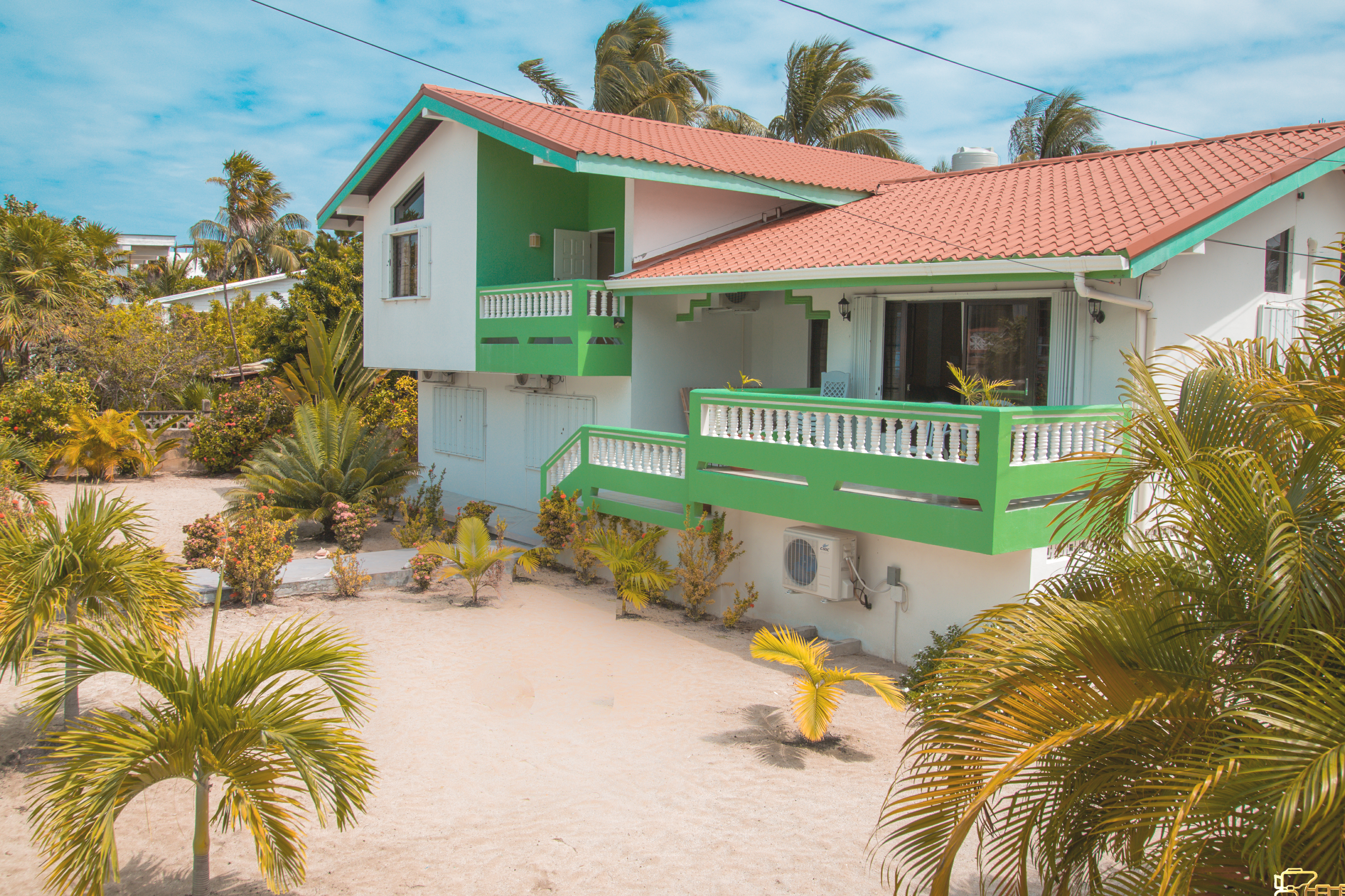 Upscale 3 bedroom home in the heart of the island in Belize Islands, Belize