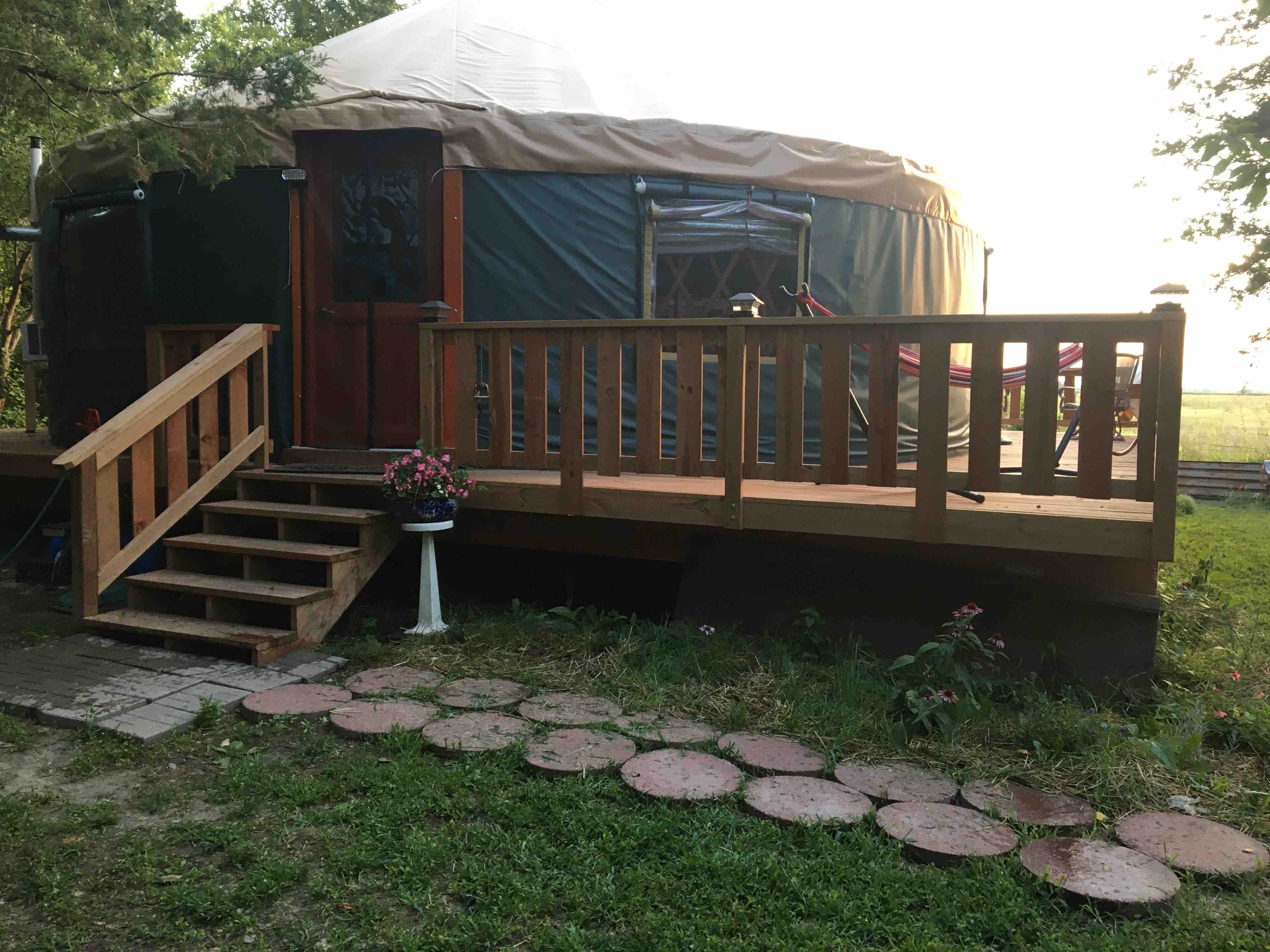 Dancing Crane Yurt 20 Minutes from Kearney Yurts for Rent in Gibbon
