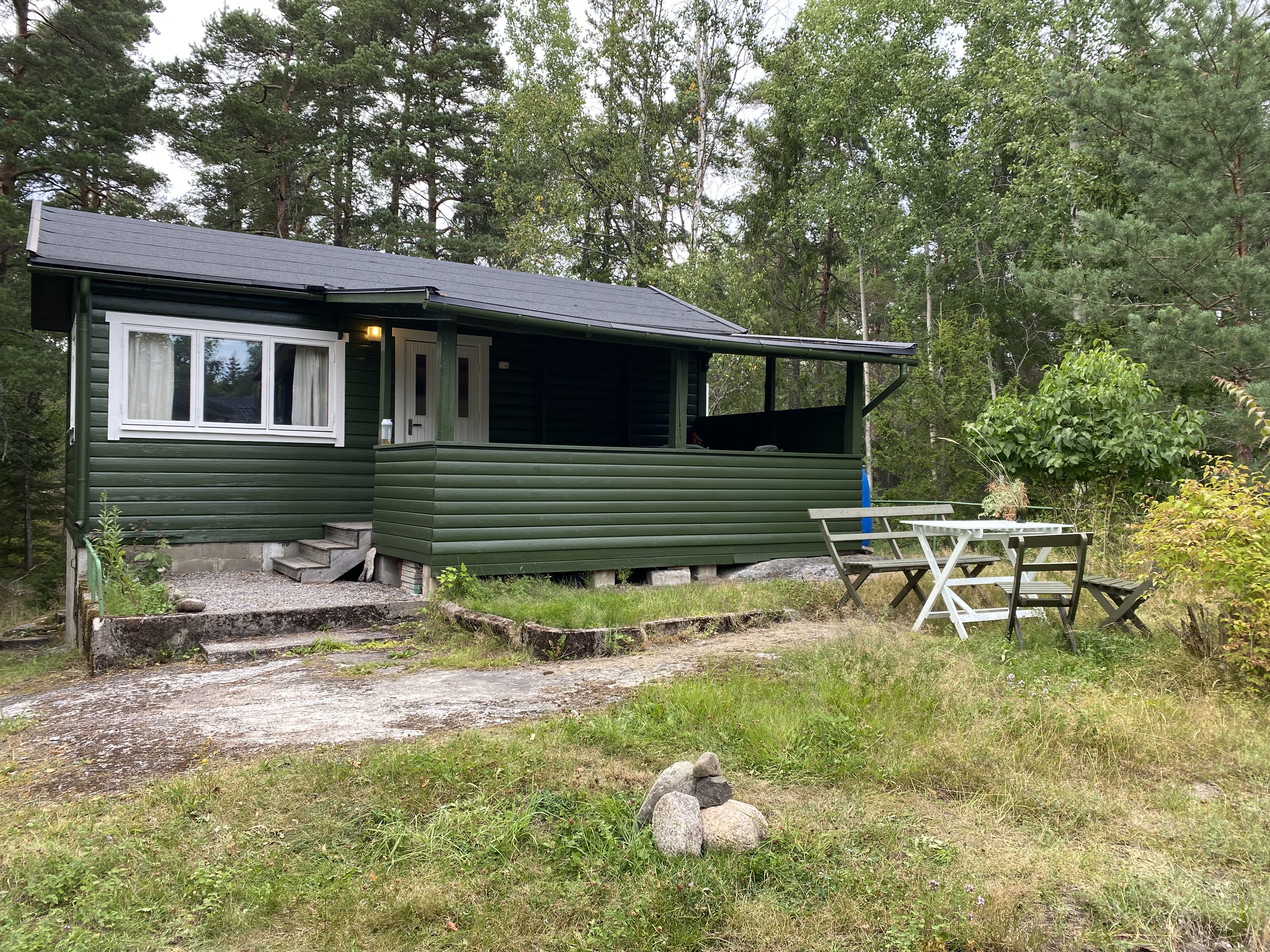 Cozy guest house with pool, close to forest and restaurant.