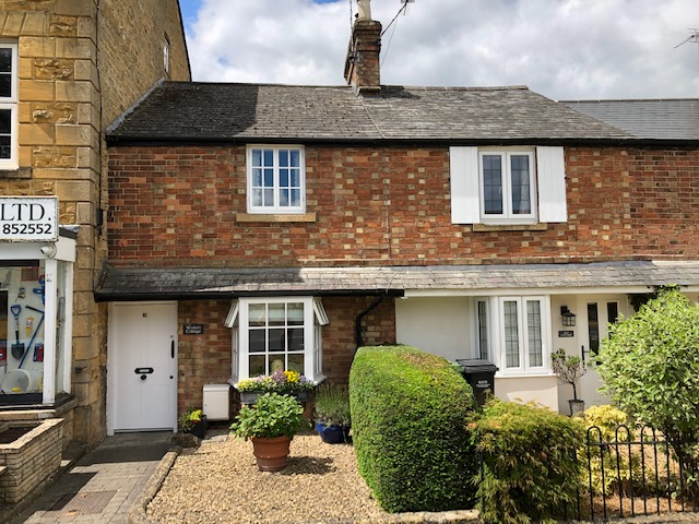 Winters Cottage in the Heart of Broadway