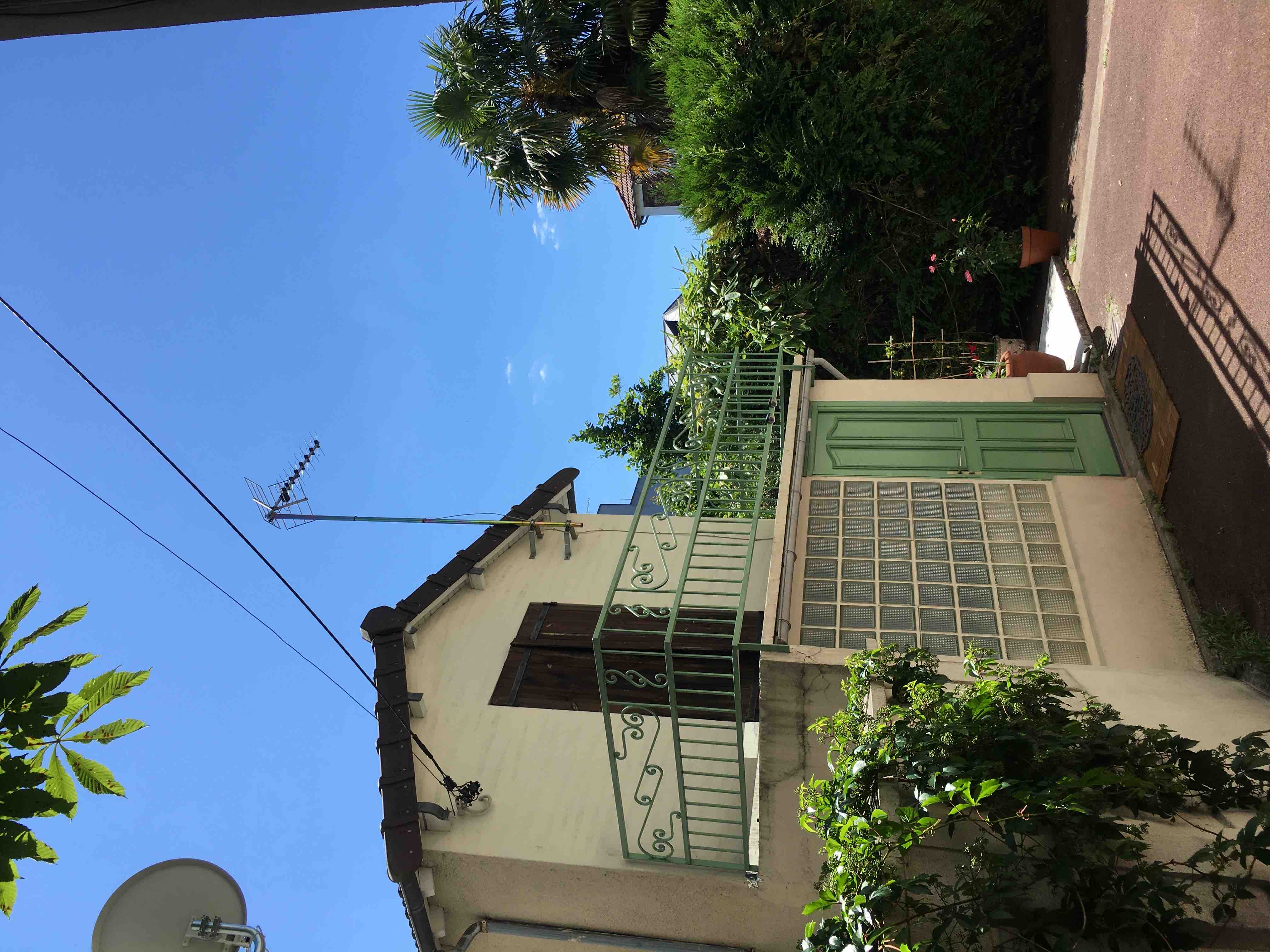 Independent house 1 min RERB between Aéroport/Paris