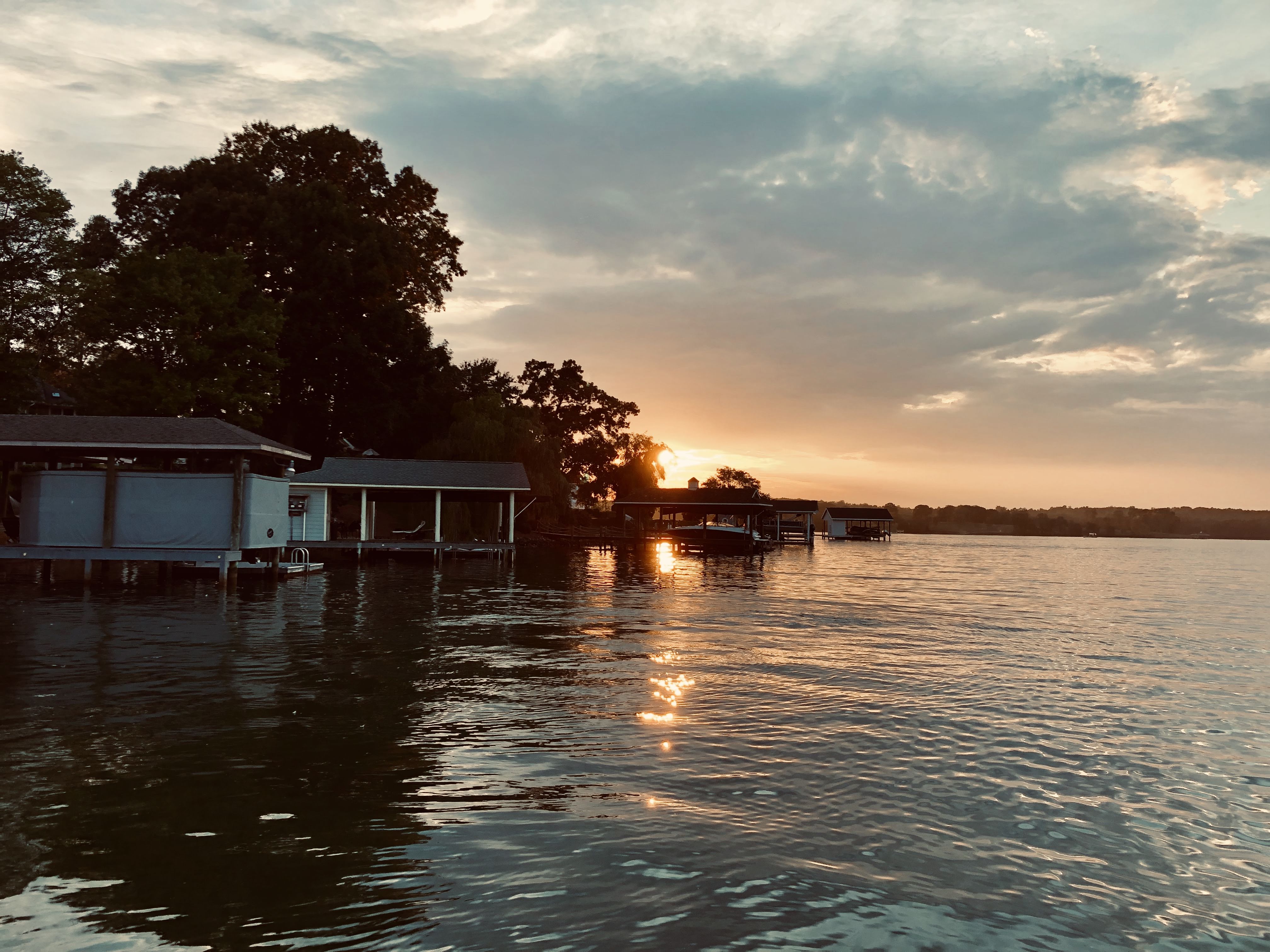 Smith Mountain Lakefront at Water's Edge - Houses for Rent in Penhook