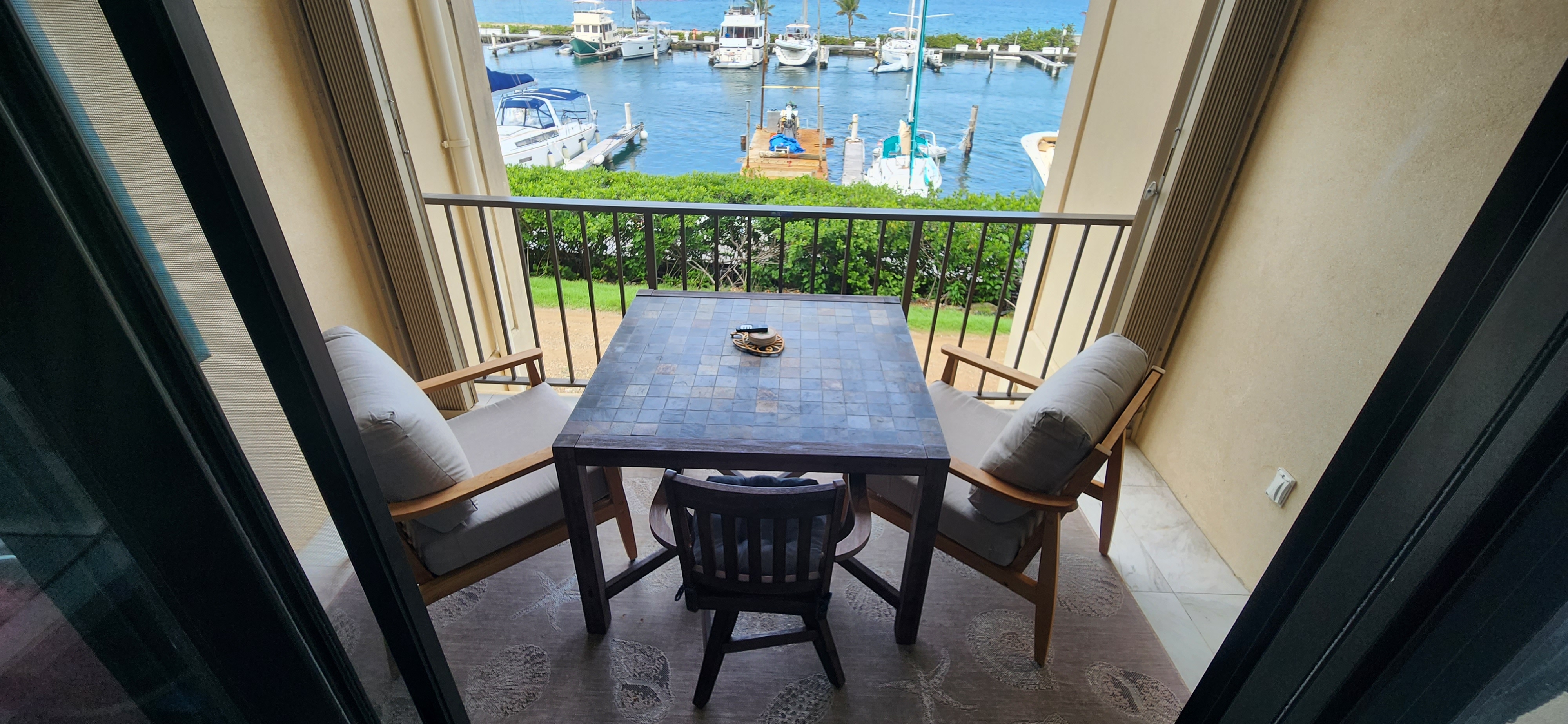 PELICAN'S PERCH - MARINA VIEW OVER WATER