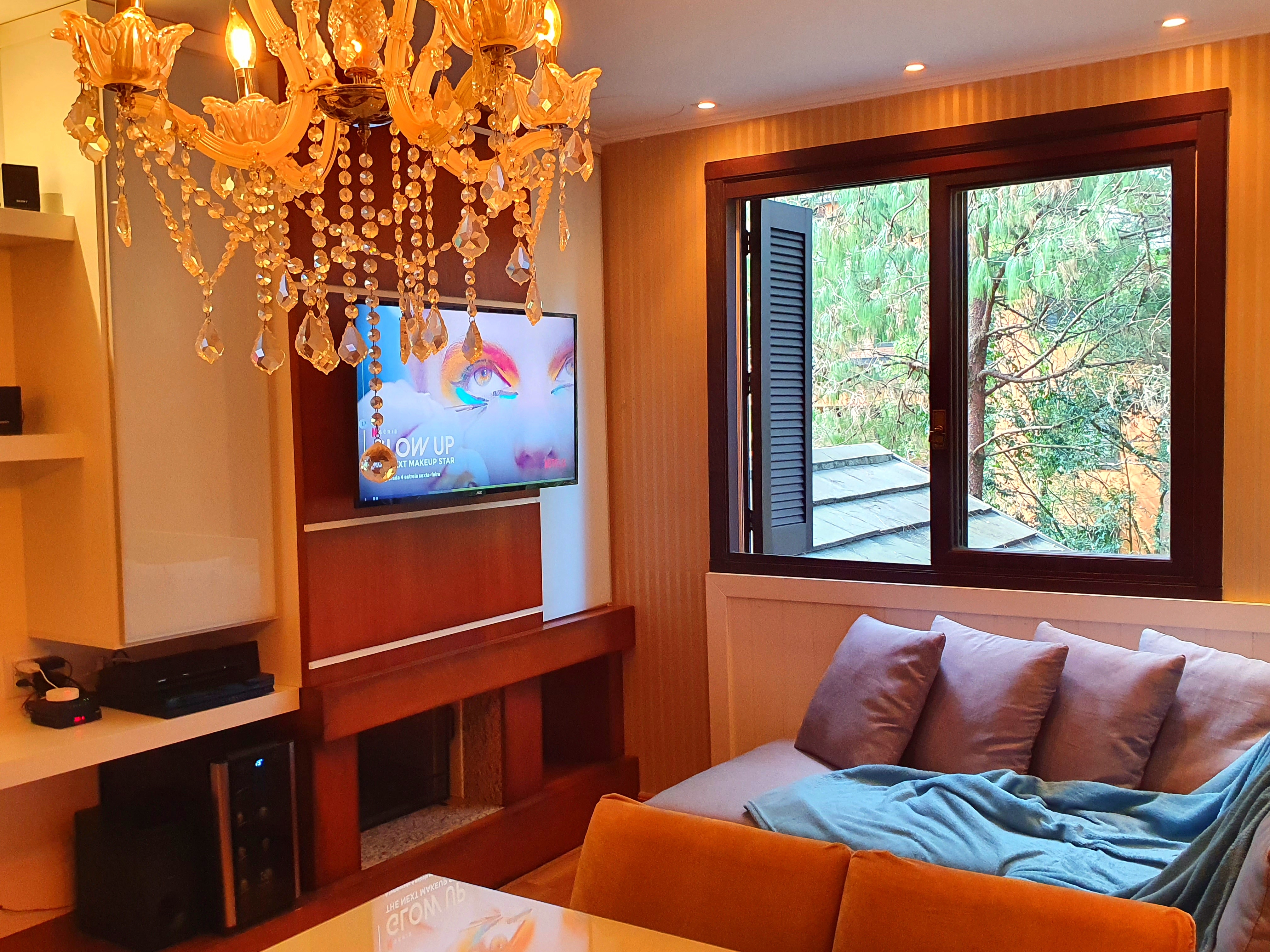 Cozy Ap in classic style-5 min from center