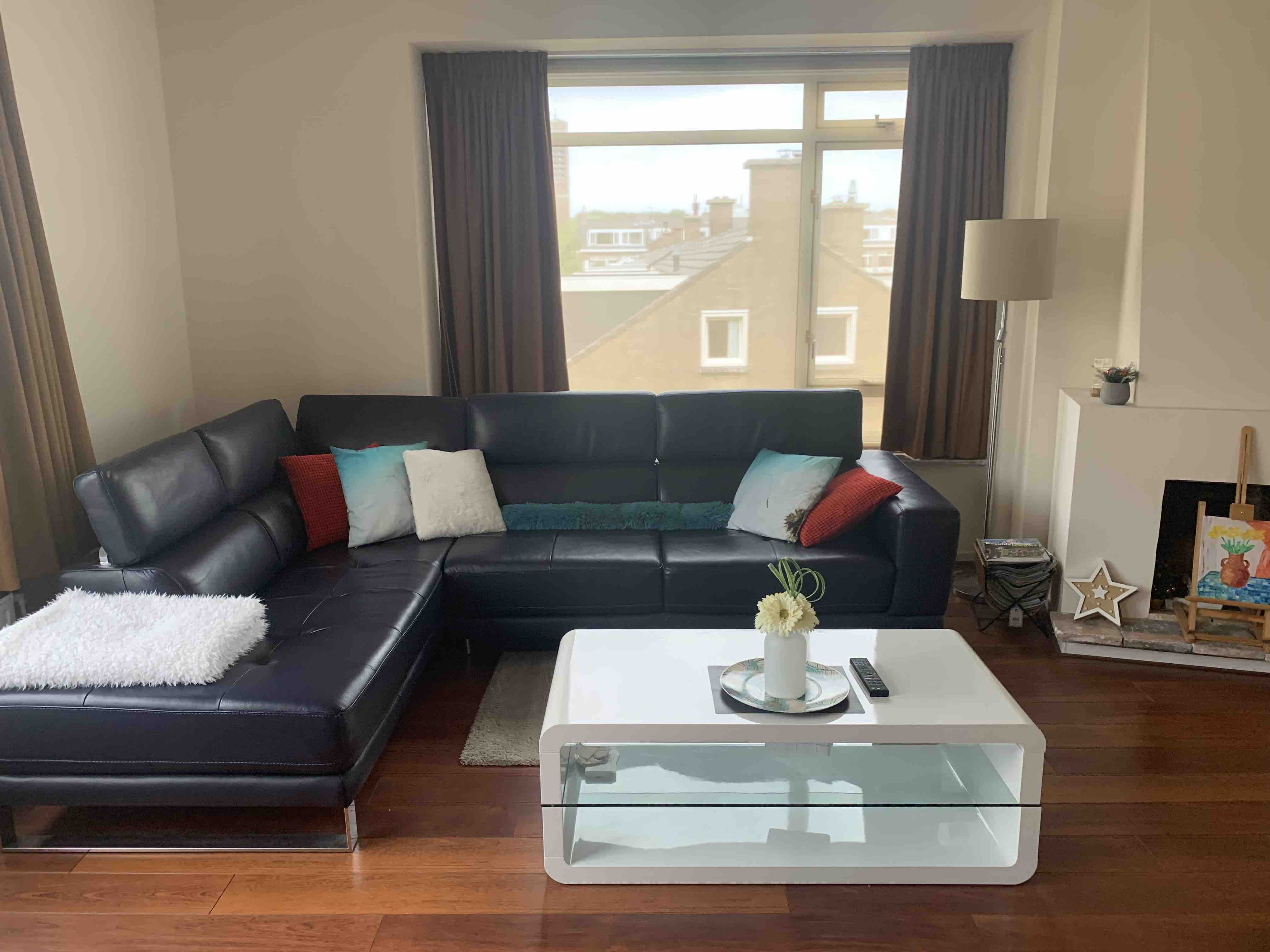 Modern spacious 2 bedroom Duplex centrally located — The Hague stay