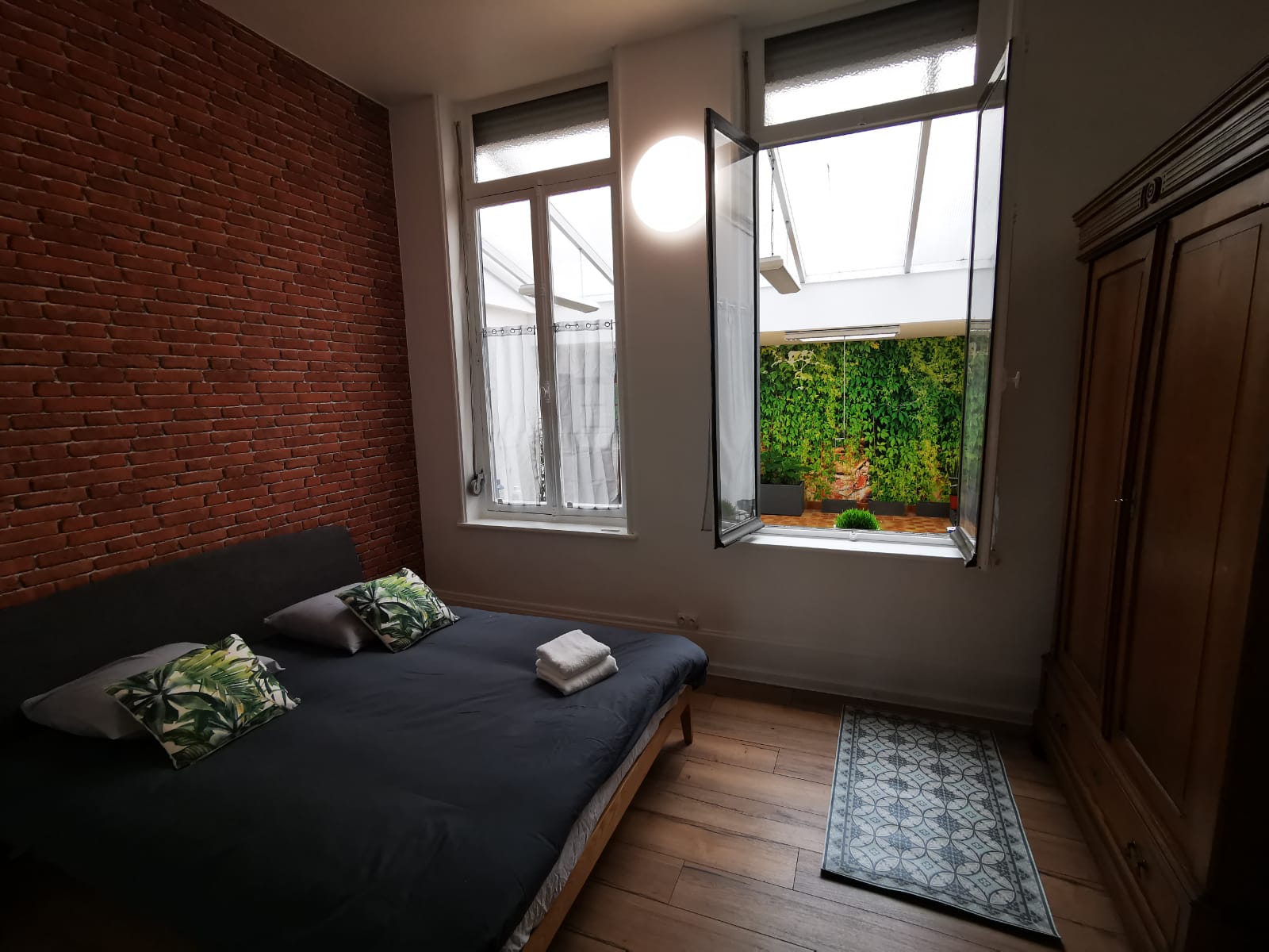 Beautiful apartment near train station