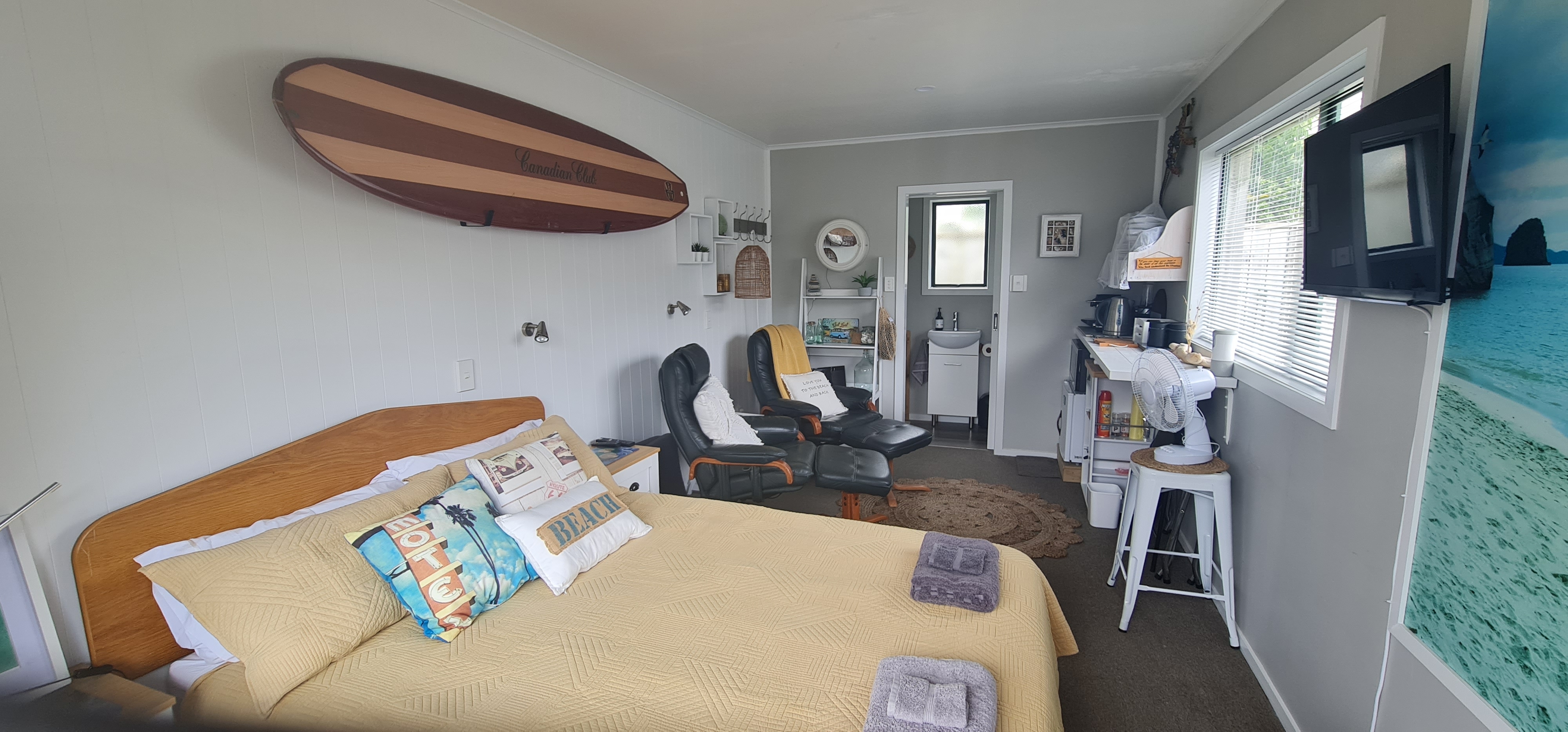 Adorable, selfcontained, beachy studio + tent site