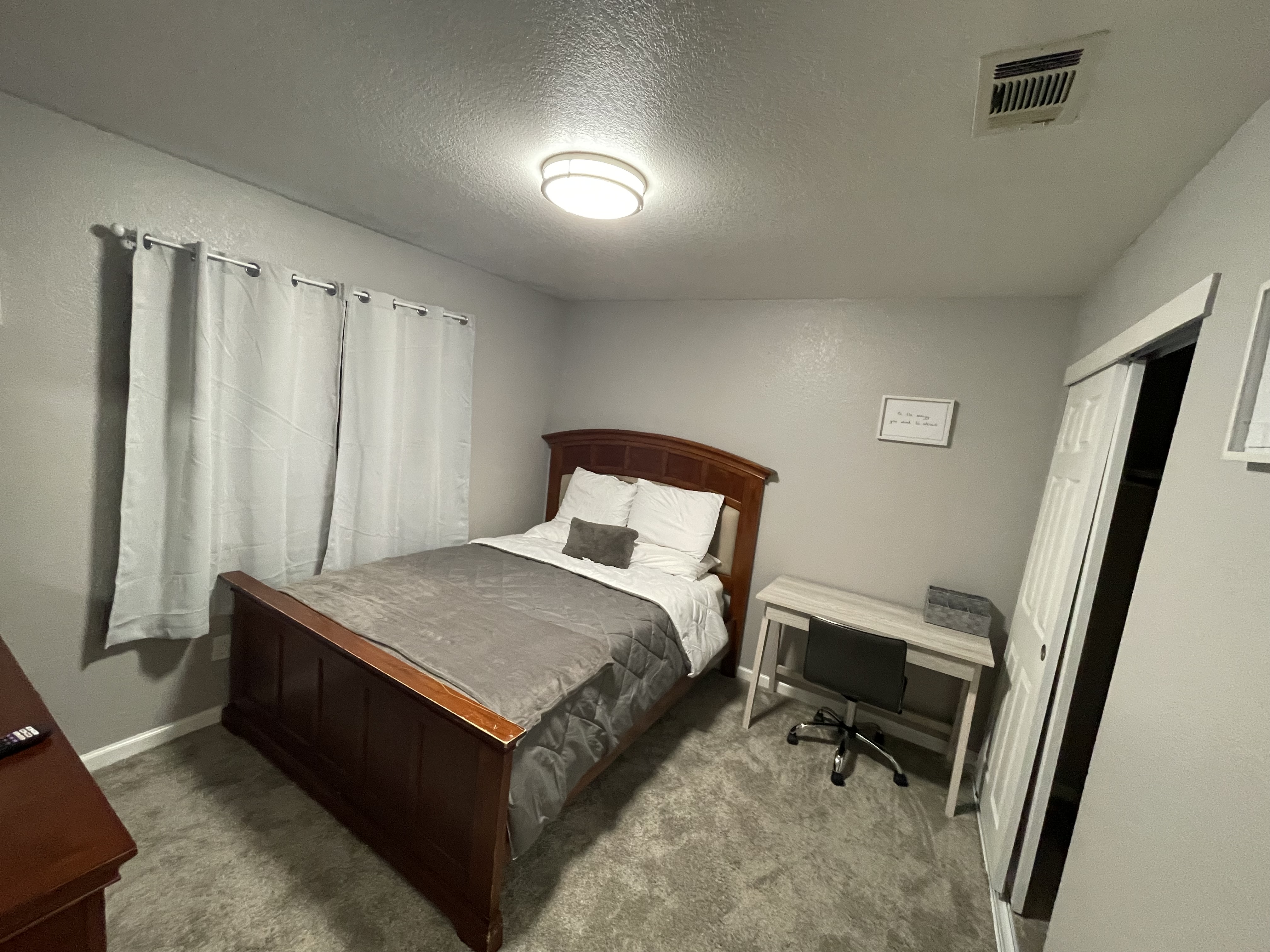 Comfy queen bed in private room in home with pool