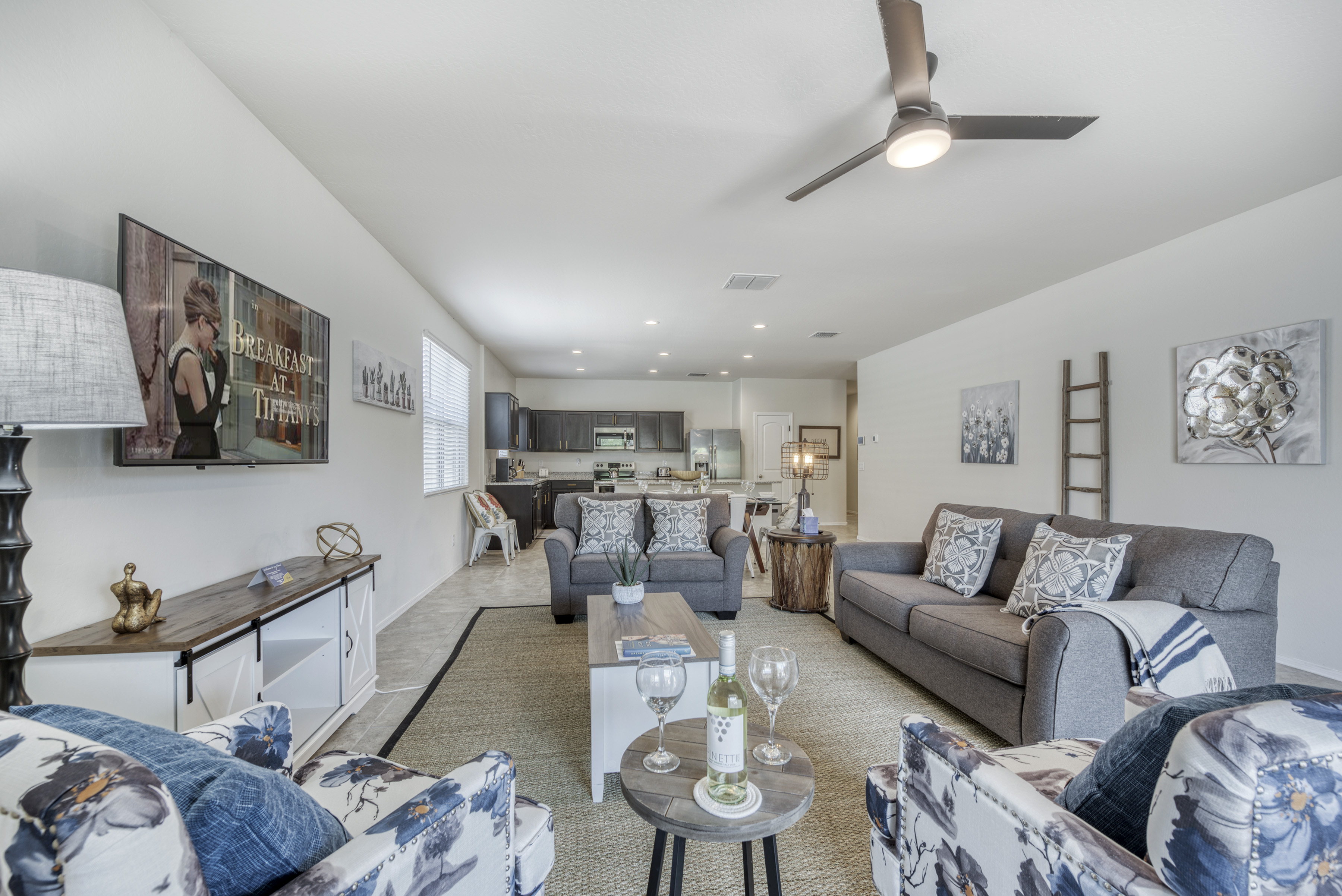 Highly rated Fully Furnished home in Maricopa!