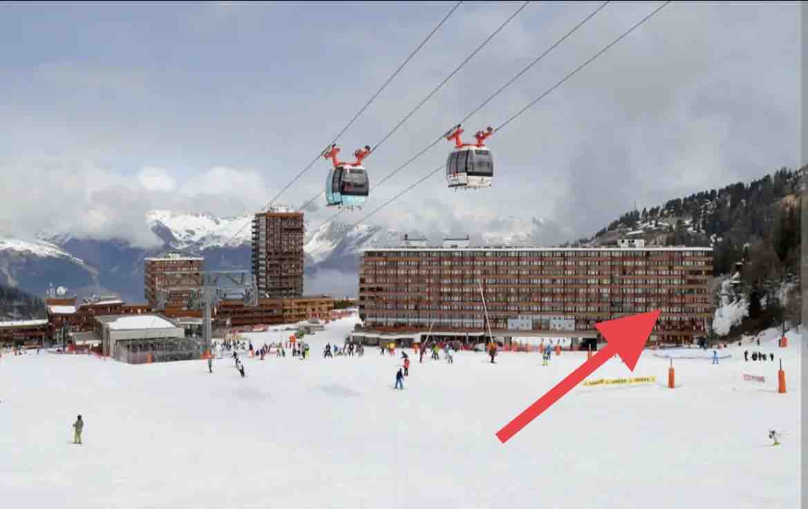 Ideally located ski-in/ski-out apartment