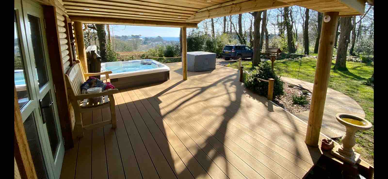 Cabin with a hot tub vineyard and sea views