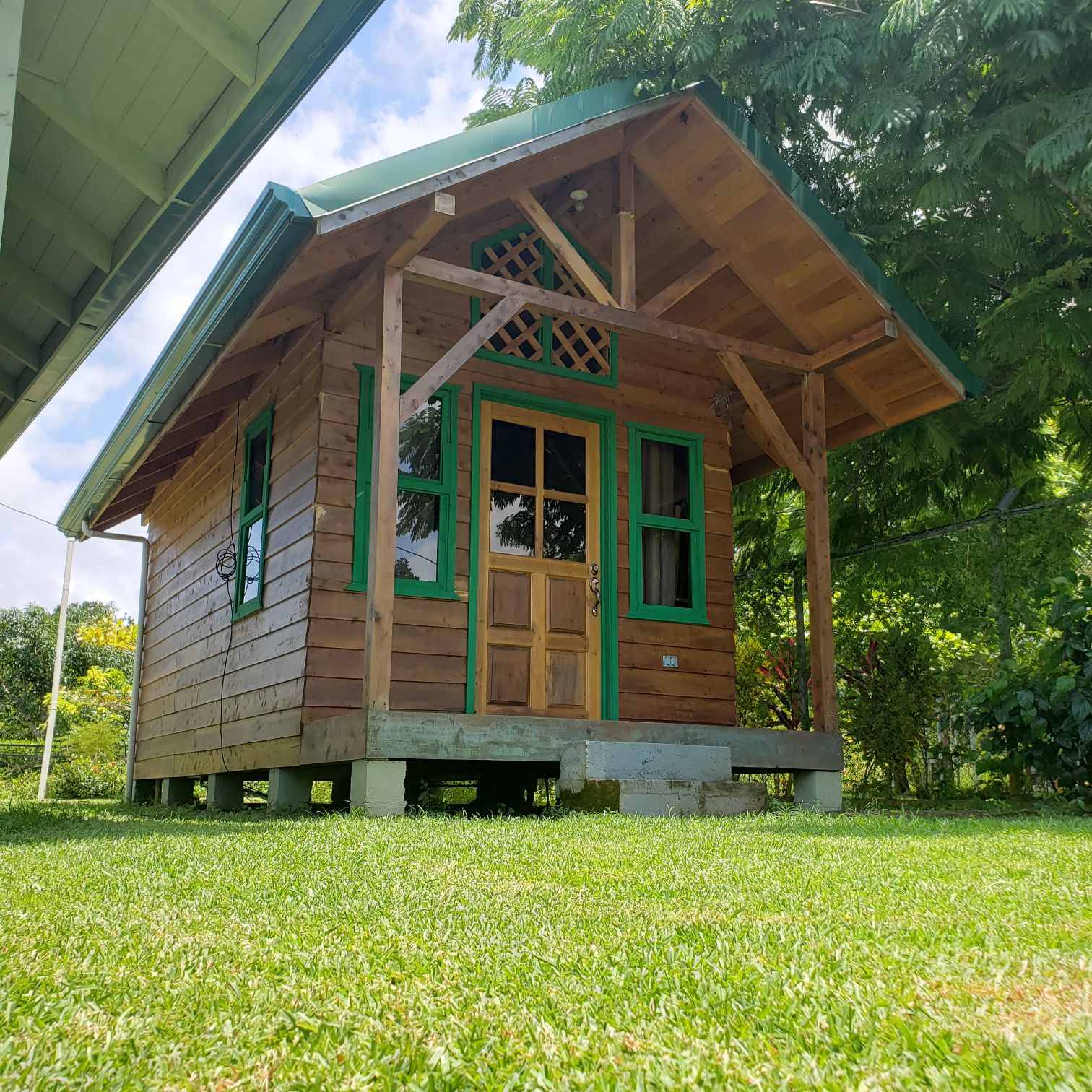 Casa Suki Jacaranda. It is a small wooden house
