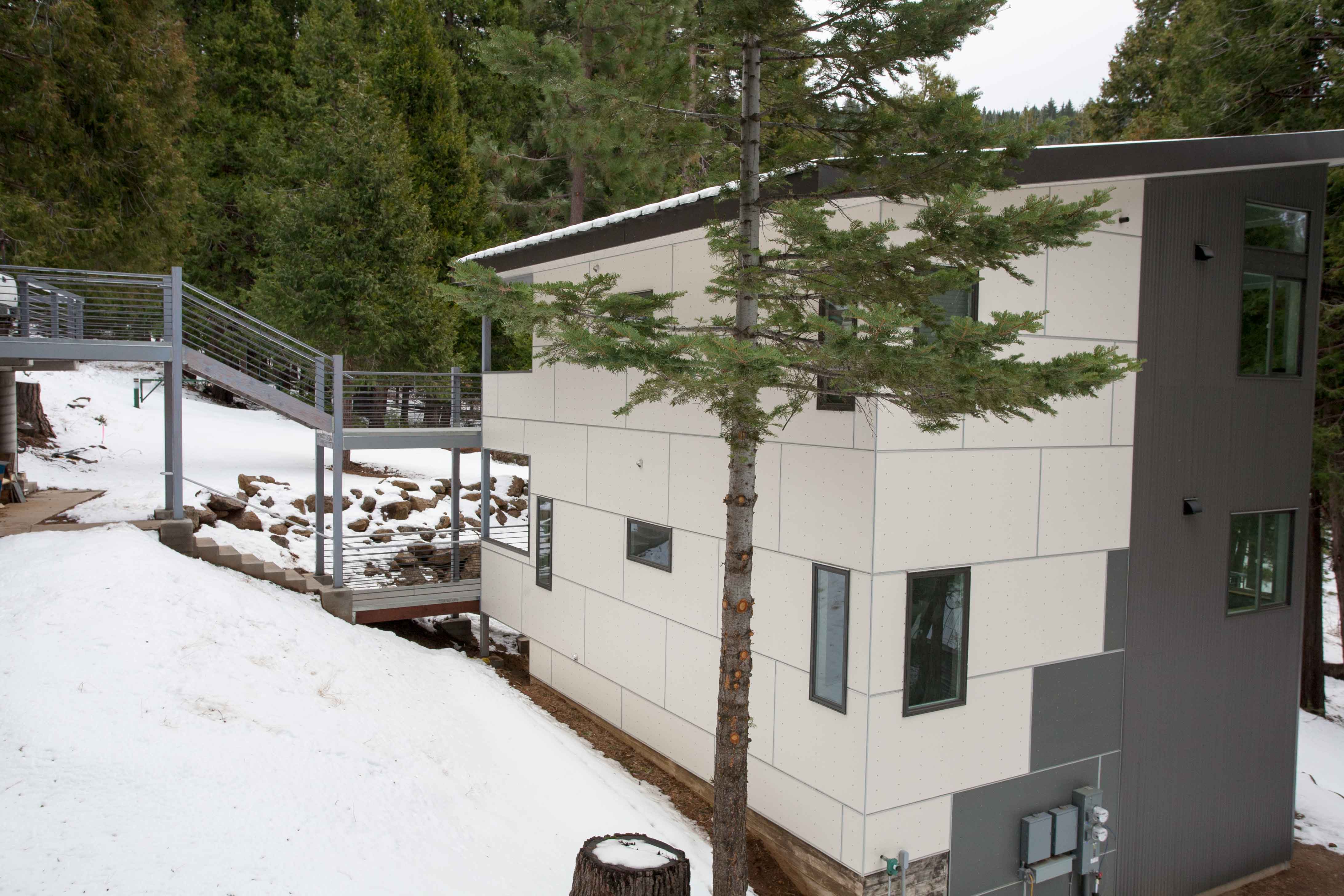 New Clean Modern Home Inside Yosemite Park Gates. Houses for Rent in