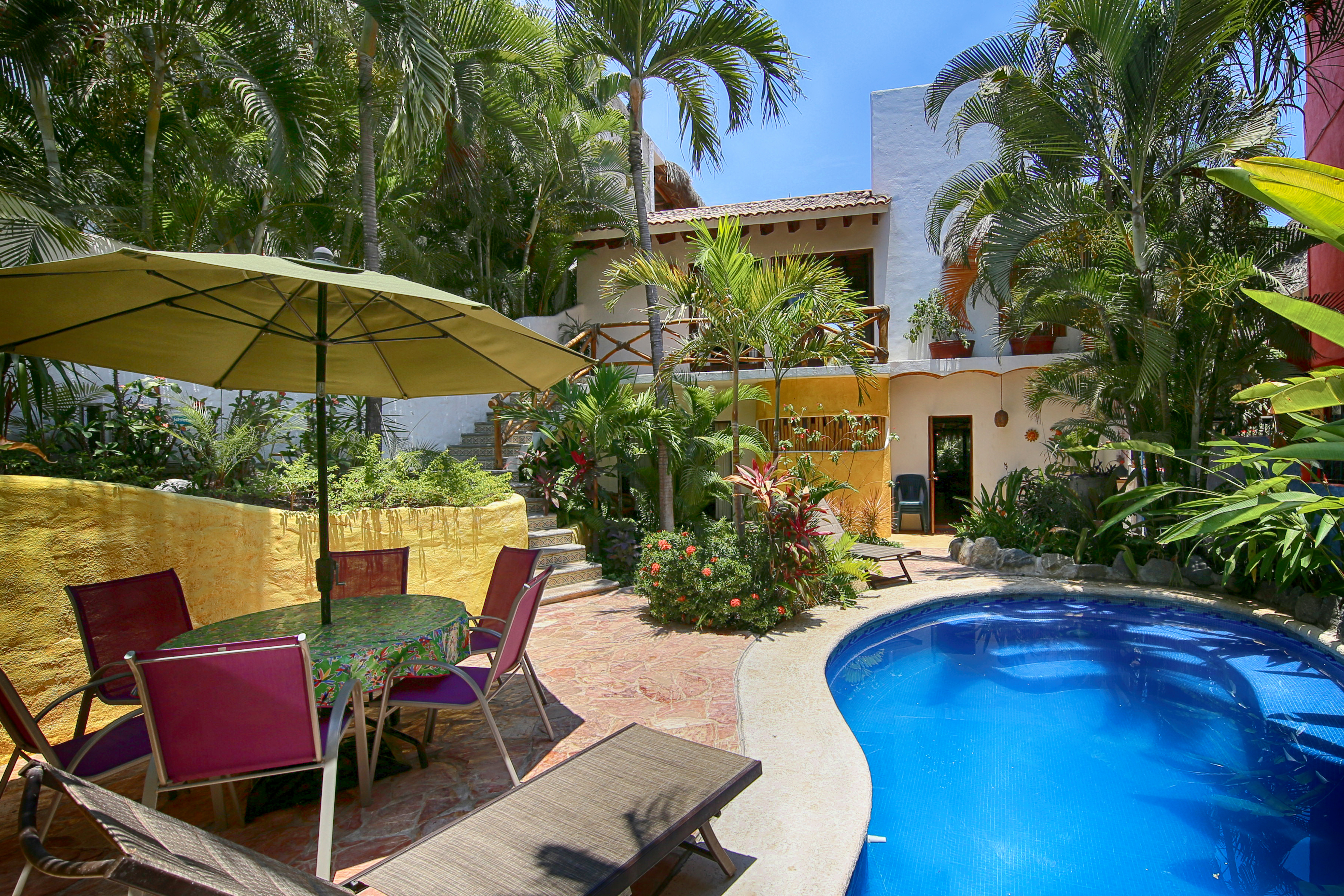 Casa Dos Amigos, 4BR, pool, 1 blk to beach¢