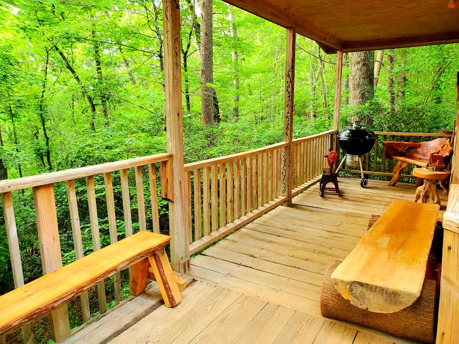 Rustic Lil' Log Cabin in Helen, GA Pet Friendly Cabins for Rent in