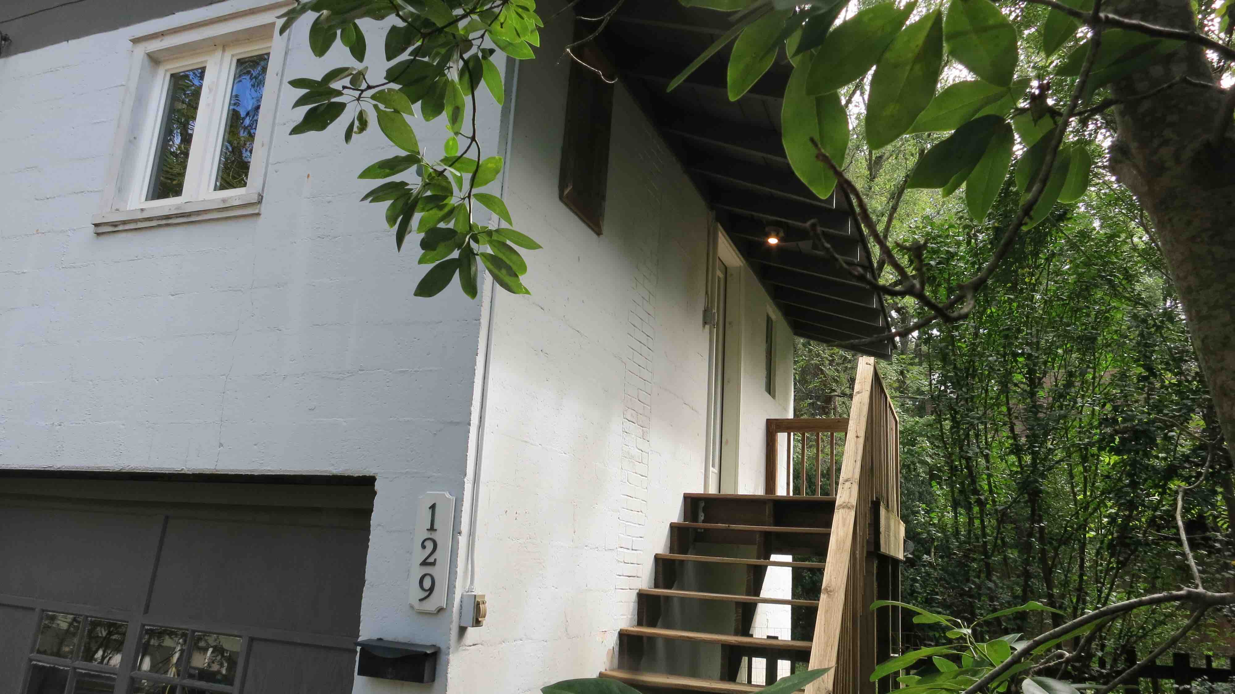 Turnpike Treehouse in Historic Maple St District