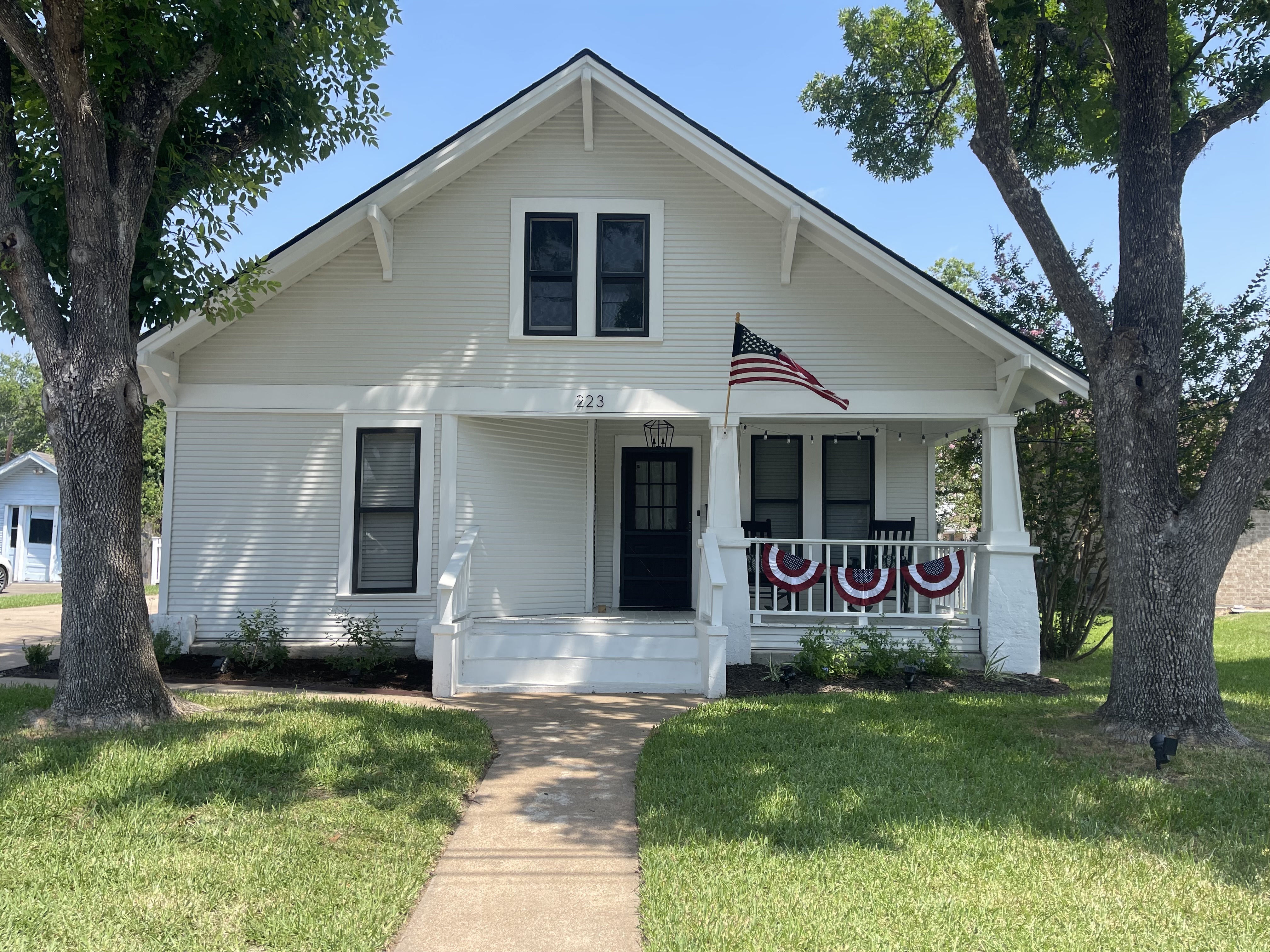 Beautiful cottage minutes to Round Top & Ice Plant