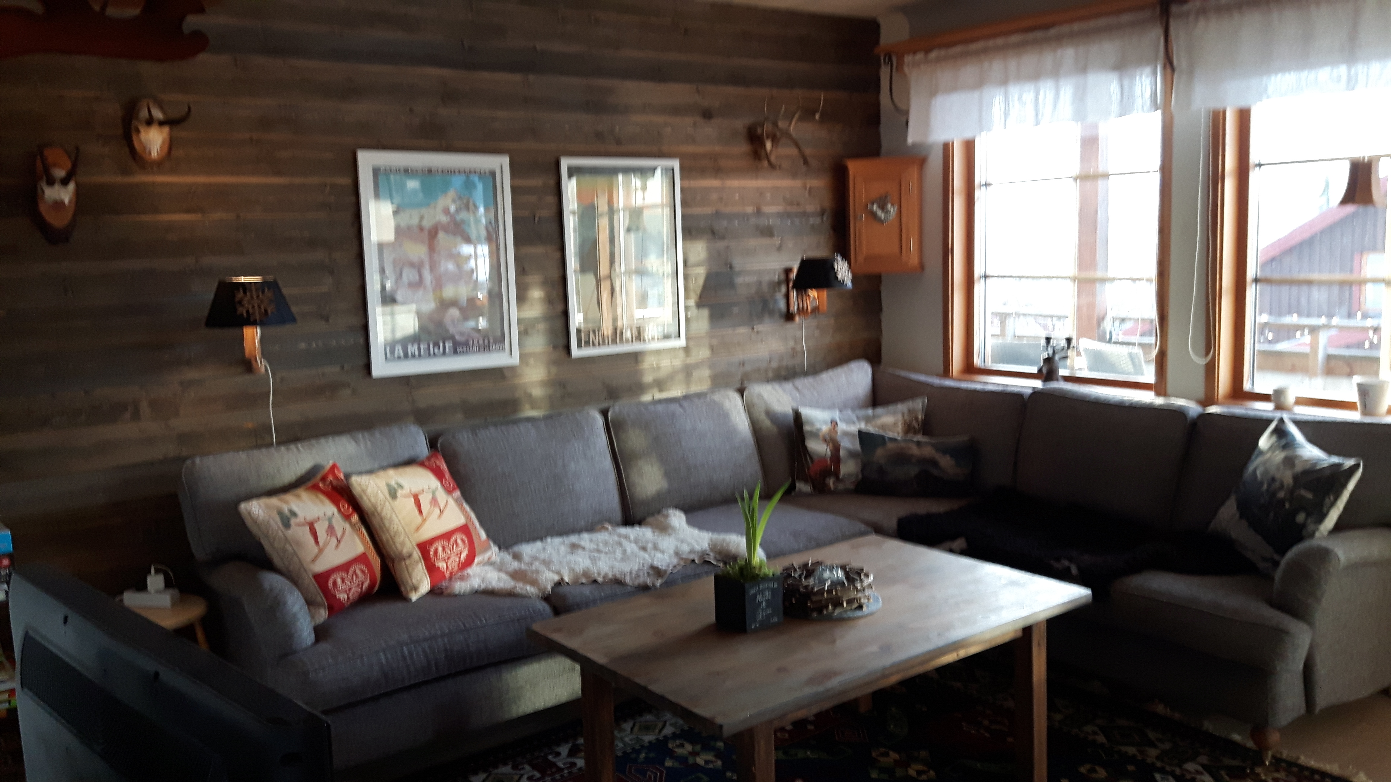 Åre Björnen chalet style with balcony and skiin/out