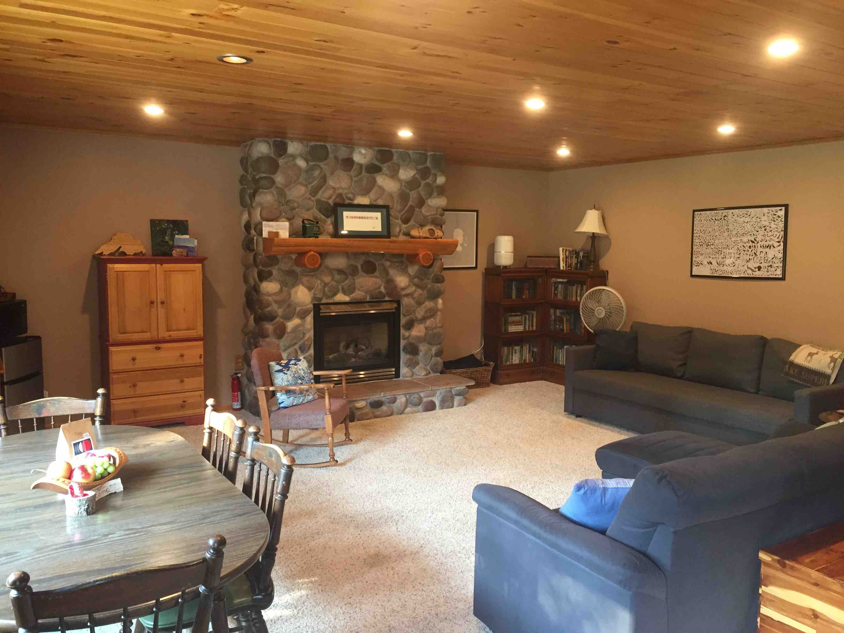 North Woods Retreat - cozy, quiet, near GM