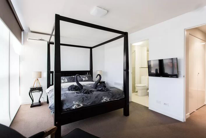 The Escape-3 story townhouse in trendy Brunswick E