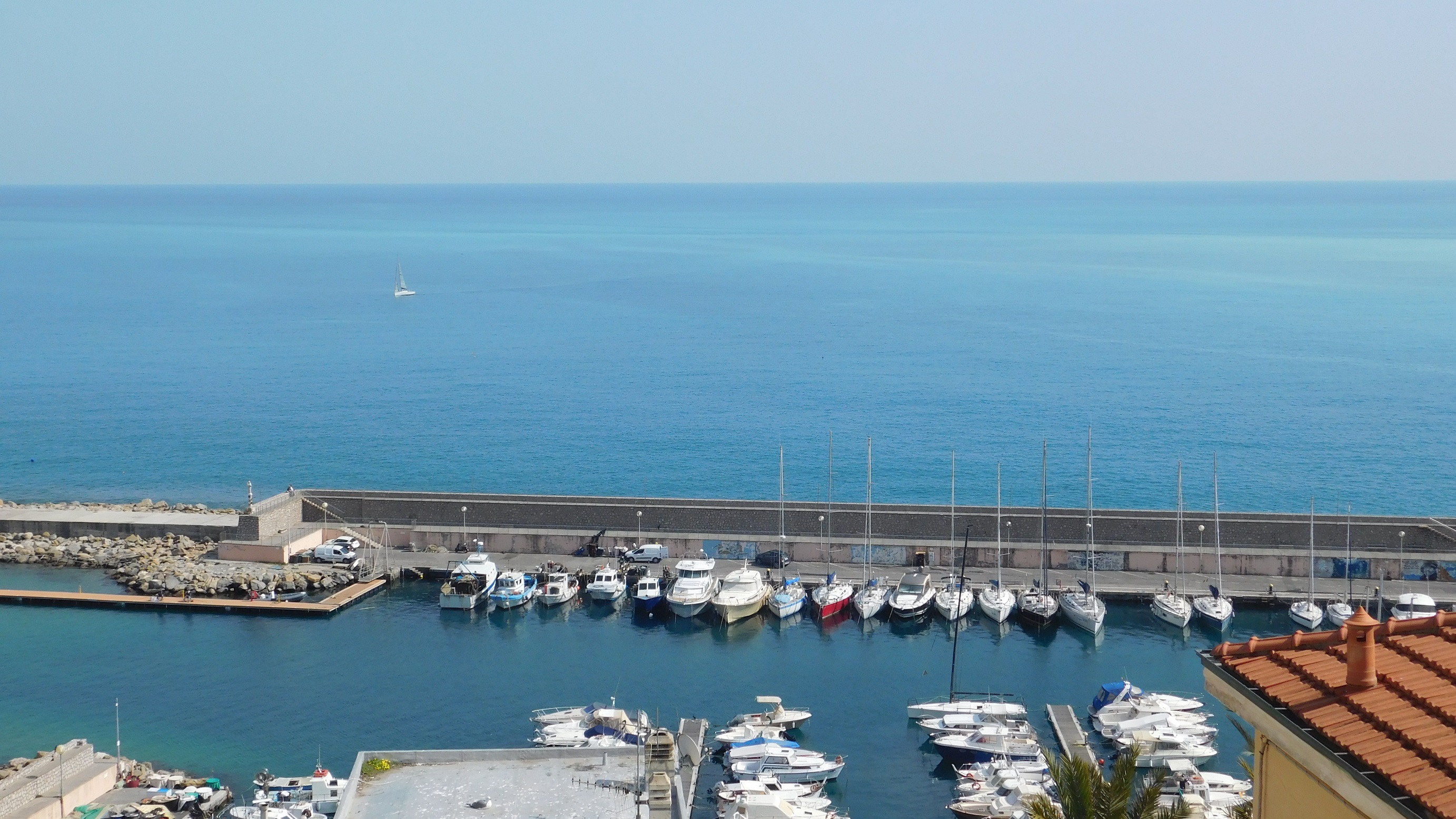 Old city apartment, seaview, 5 min to center/beach