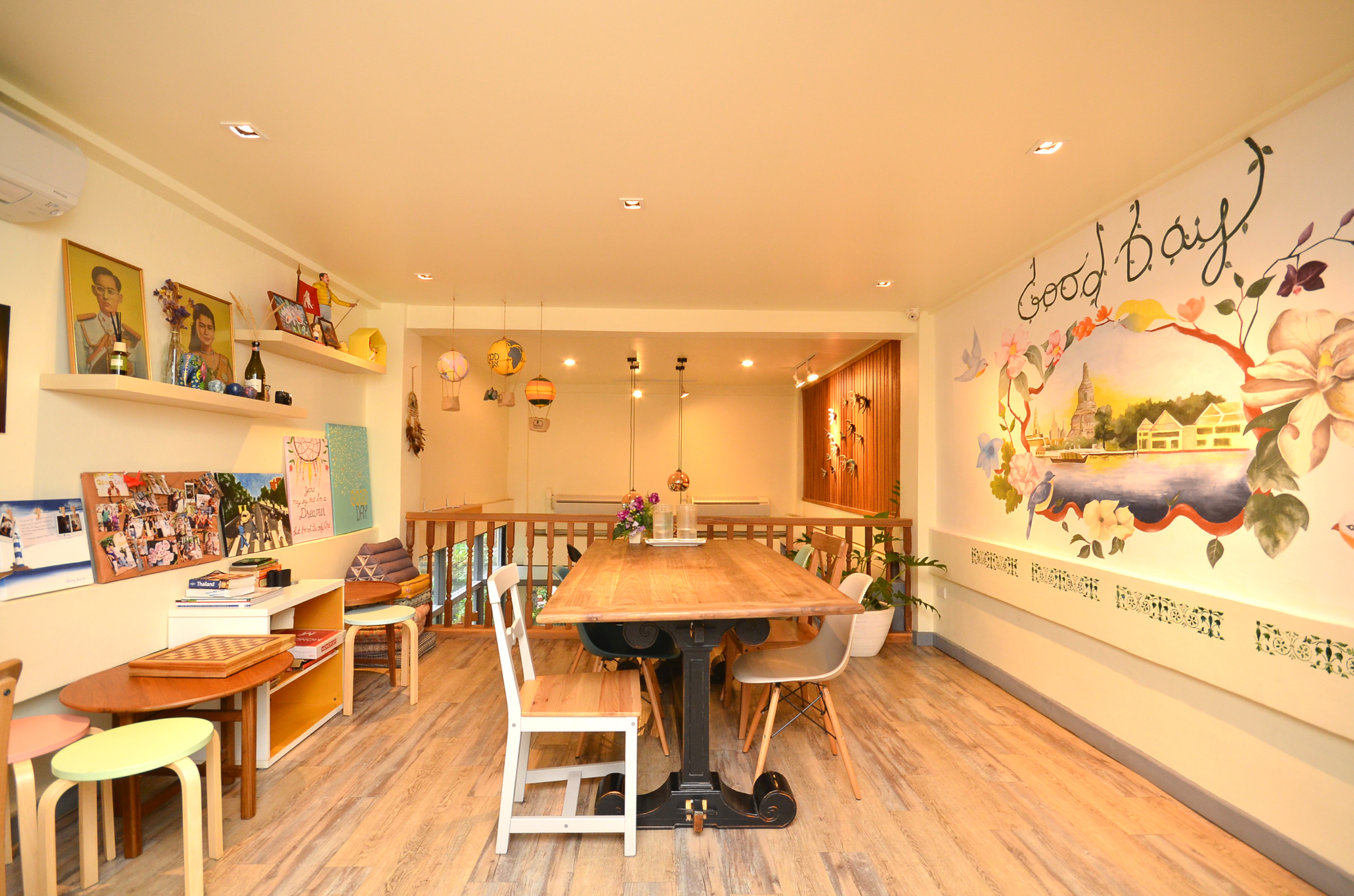 Good Day 8 Bunk Beds Dorm room A Hostels for Rent in Bangkok, Bangkok