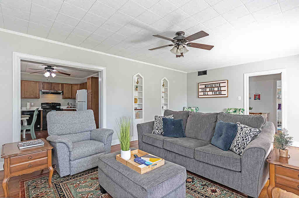 The Ivy Flat|1.5 blks to SFA