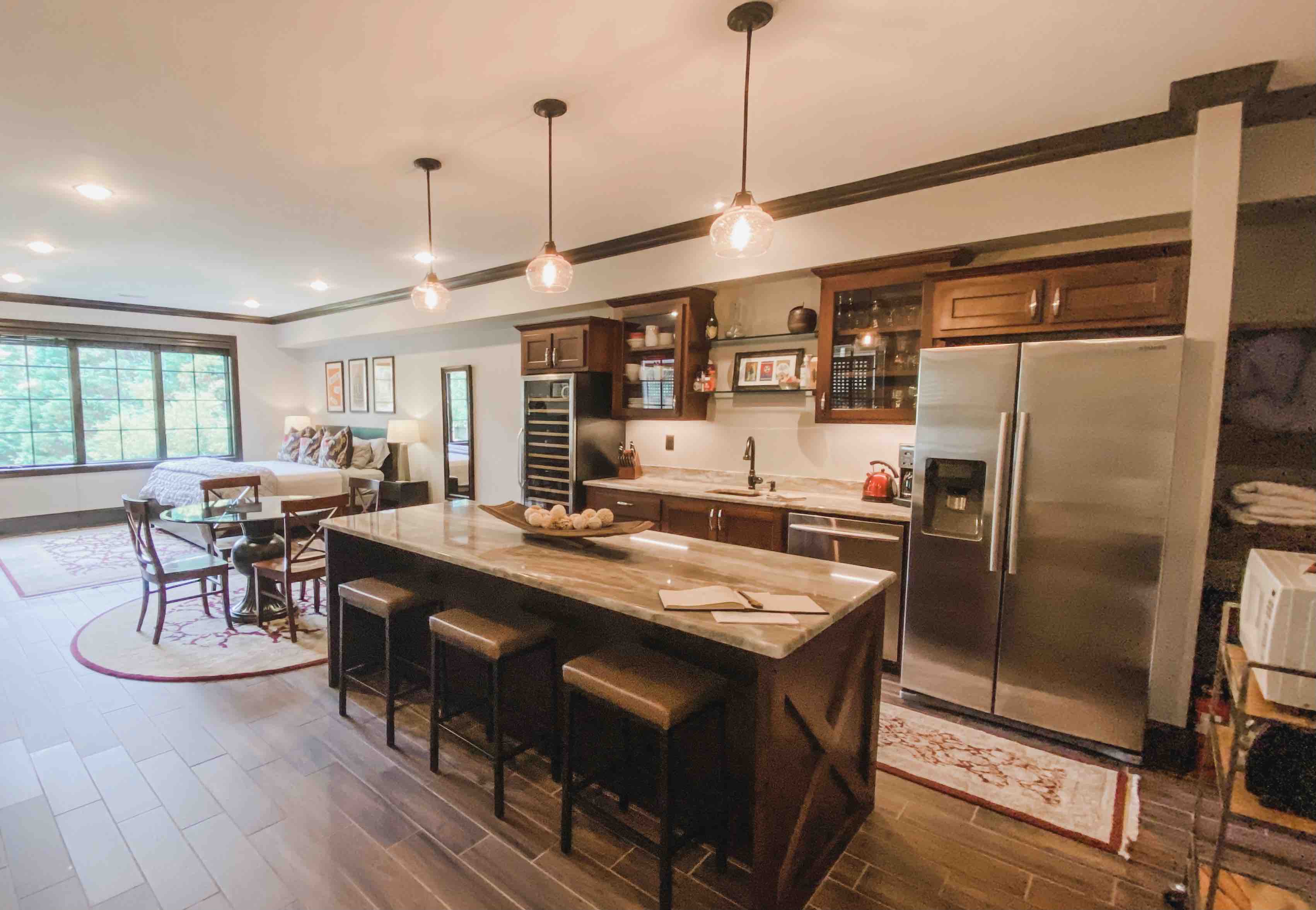 Luxurious Private Studio, 10 min to downtown in District 25, Nashville