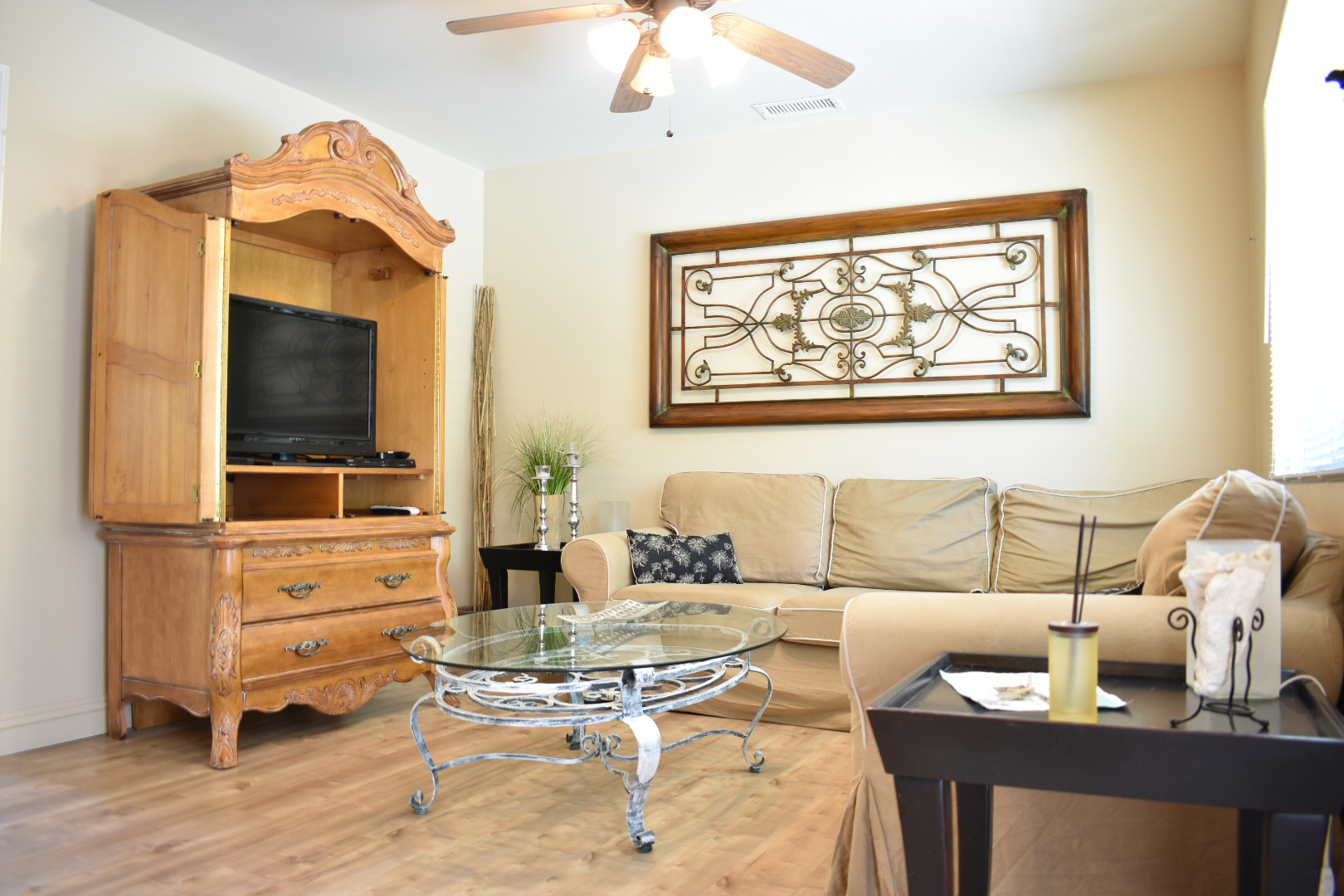 Riverside ENTIRE APT 2ND STORY 1BD 1BA 1KIT (1) Guesthouses for Rent in Riverside, California