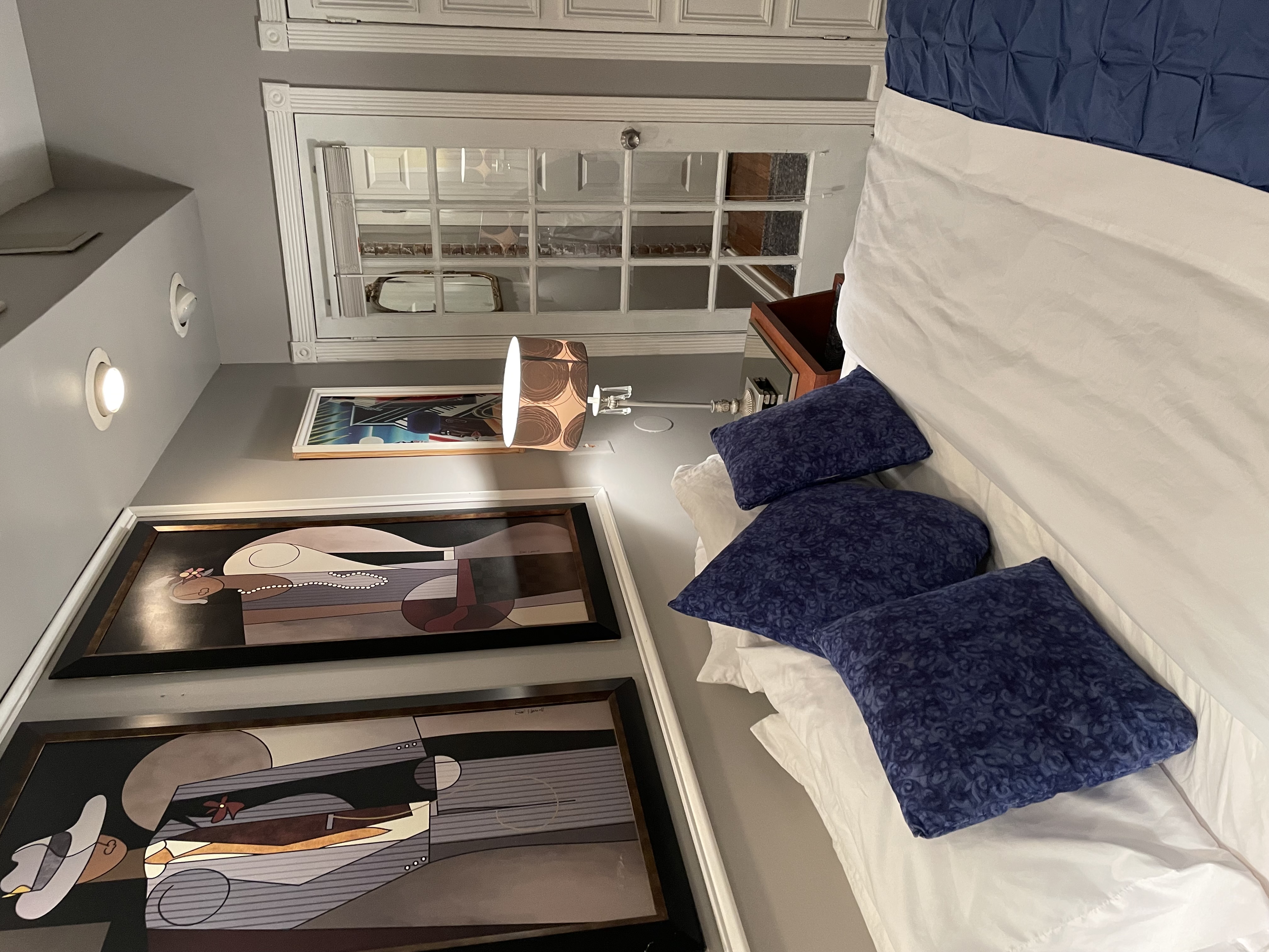 Blue Room in Central, Newark