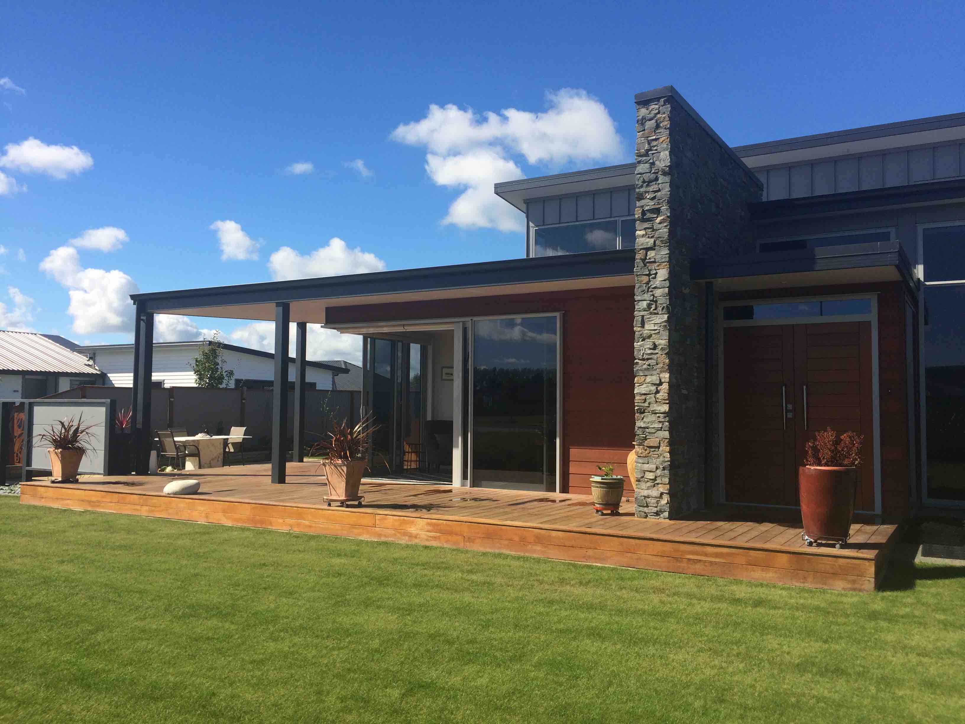 “Rockstar” on Hanrahan urban spacious setting.