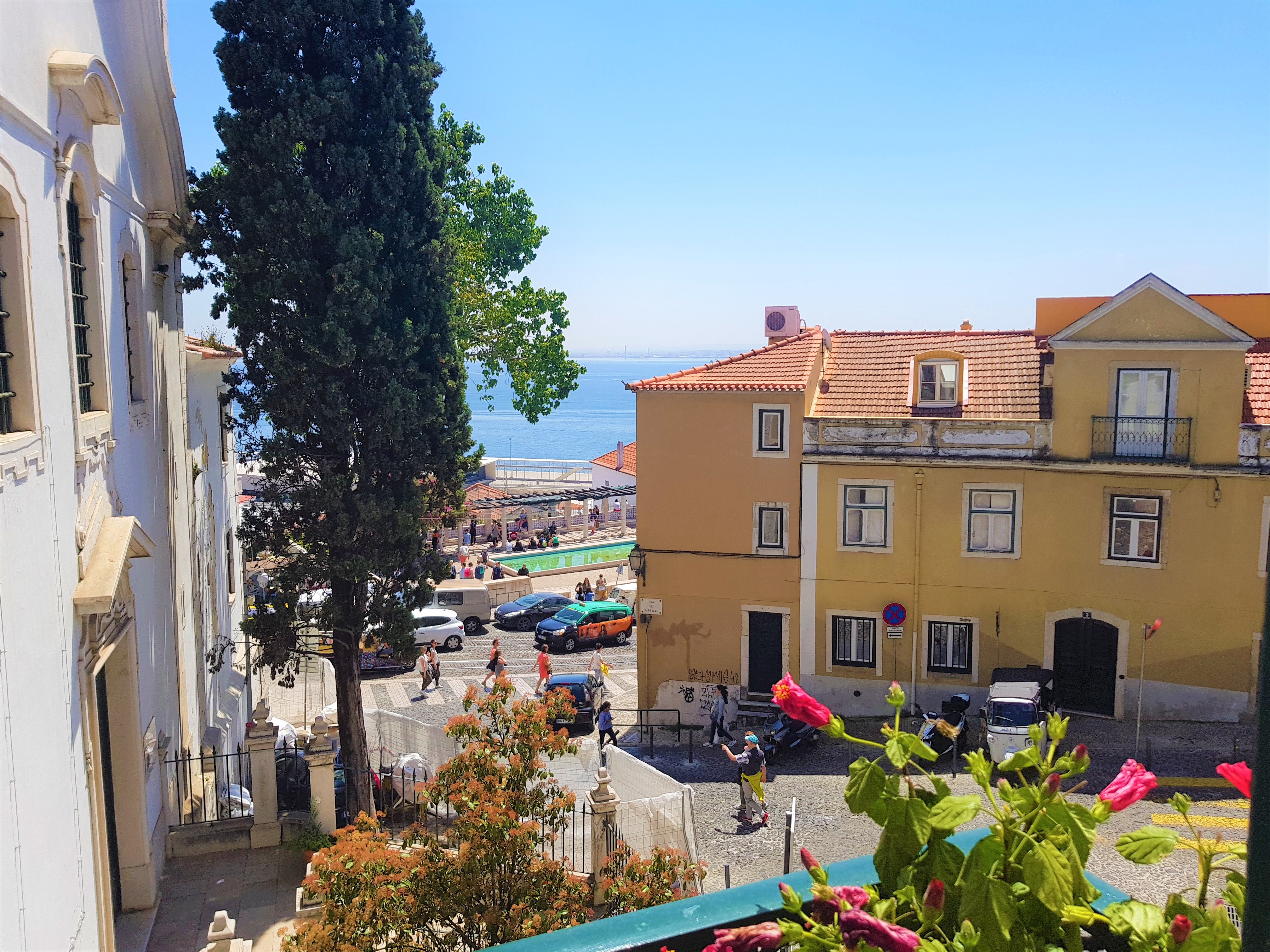 Apartment with Terrace and River View in Alfama