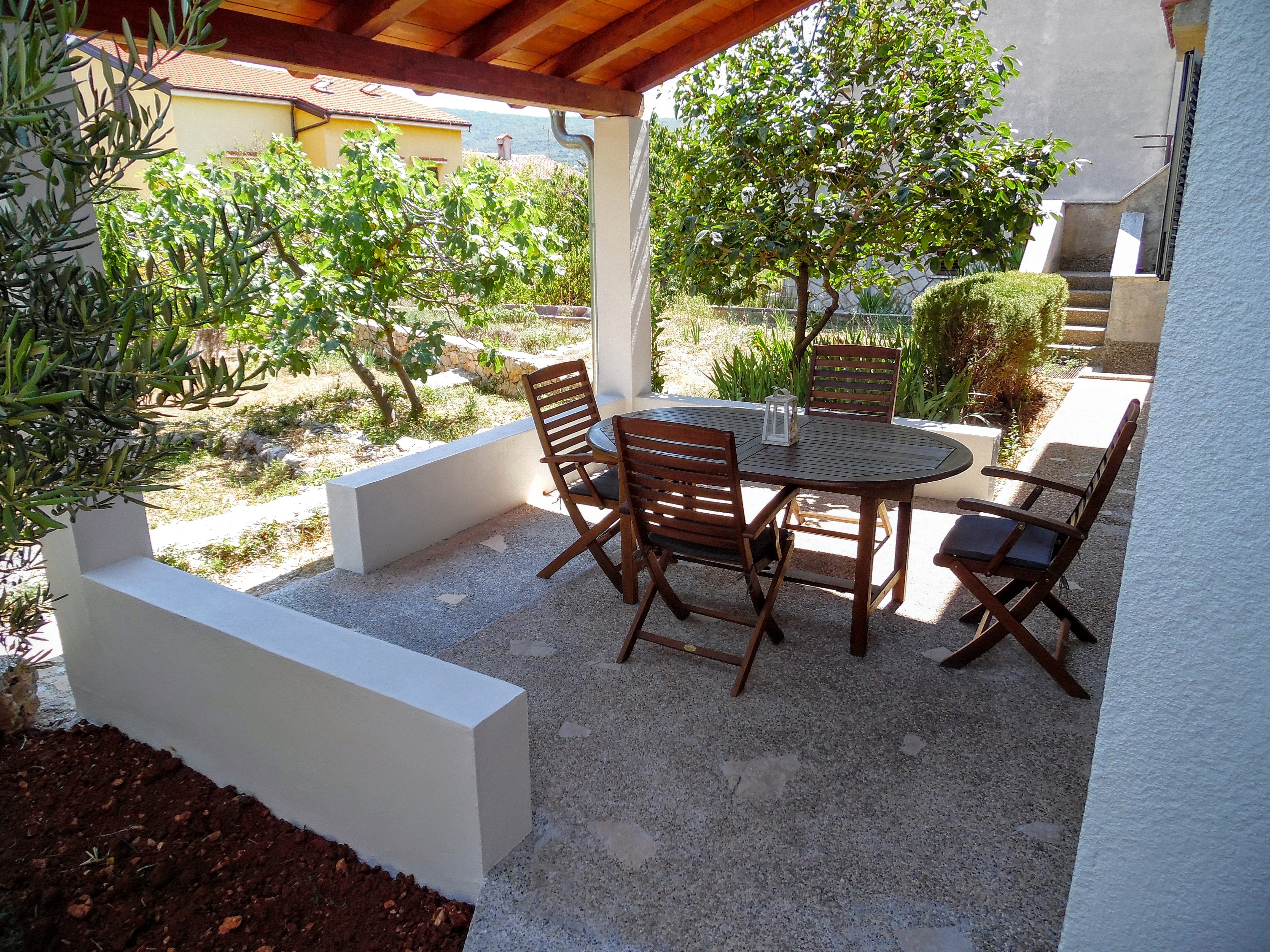 Cozy apartment with garden terrace for 4