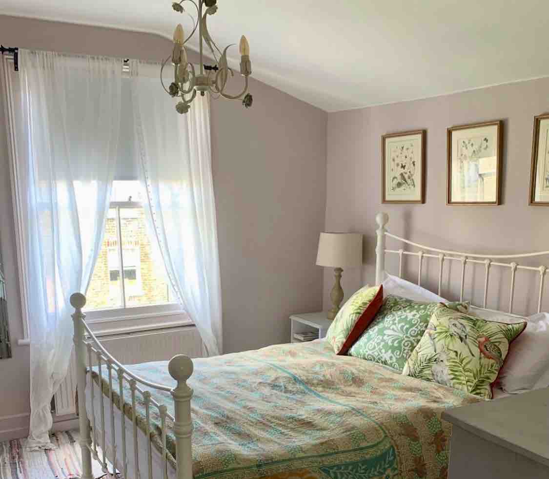 SUNNY ROOM PRIVATE BATHROOM PLUS BREAKFAST in Hammersmith and Fulham, London