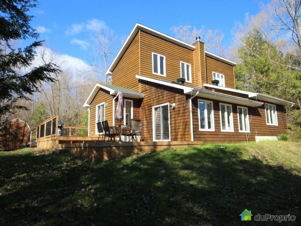 Lac Dam Retreat Chalets for Rent in ValdesMonts, Québec, Canada