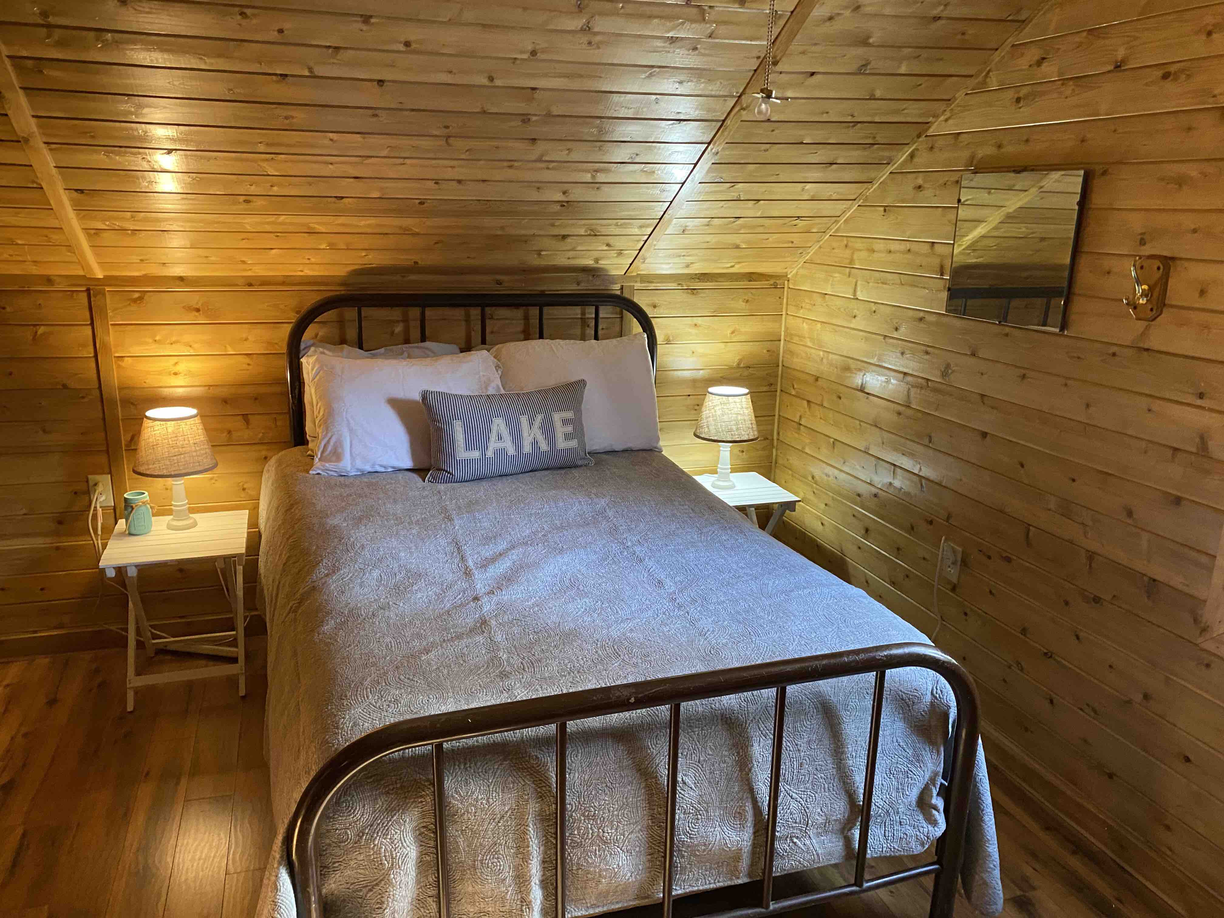 Brewer Lake 3 bed 1.5 bath Waterfront Cottage Cottages for Rent in