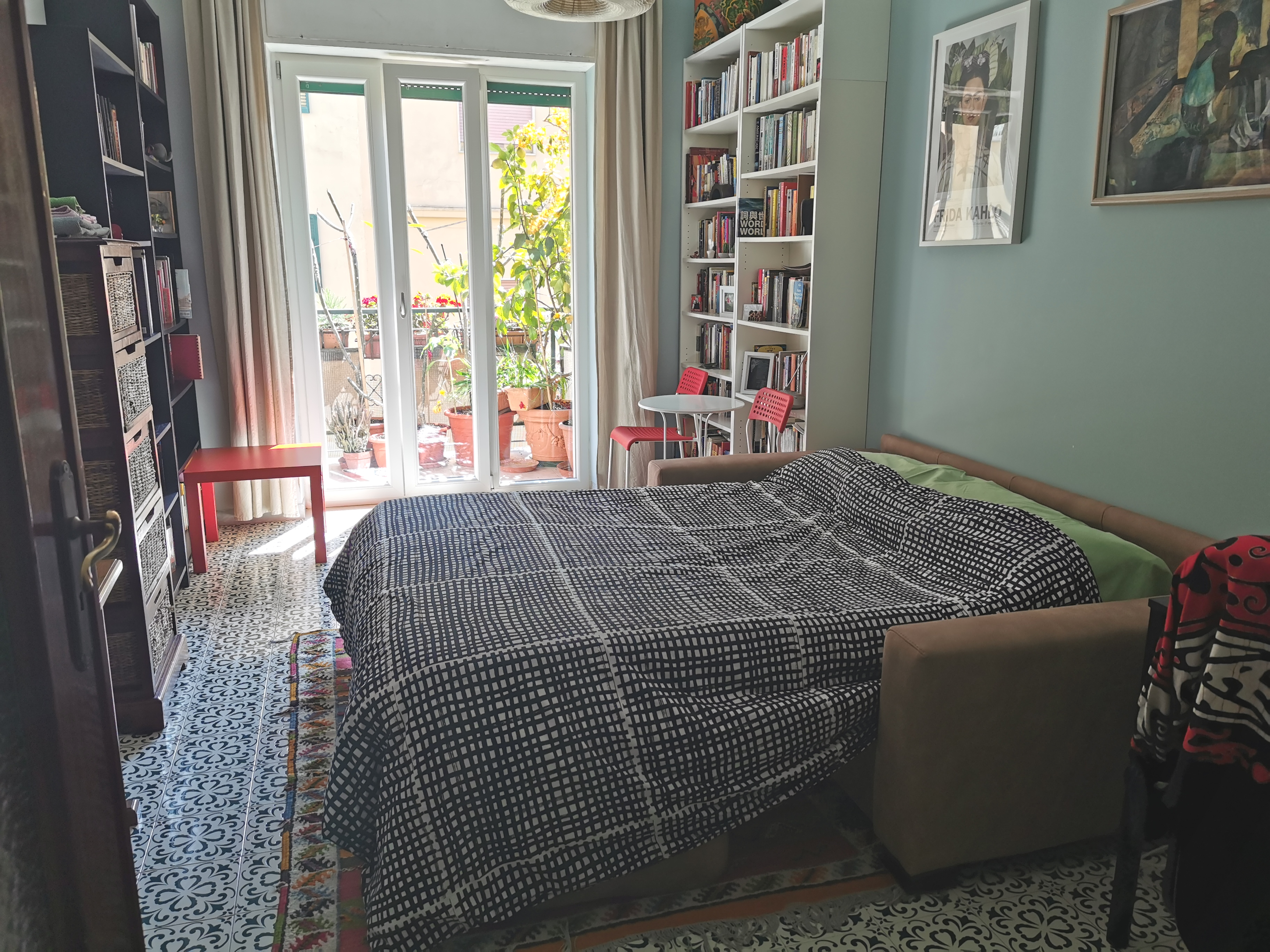 Large sunny room in Materdei in Avvocata, Naples