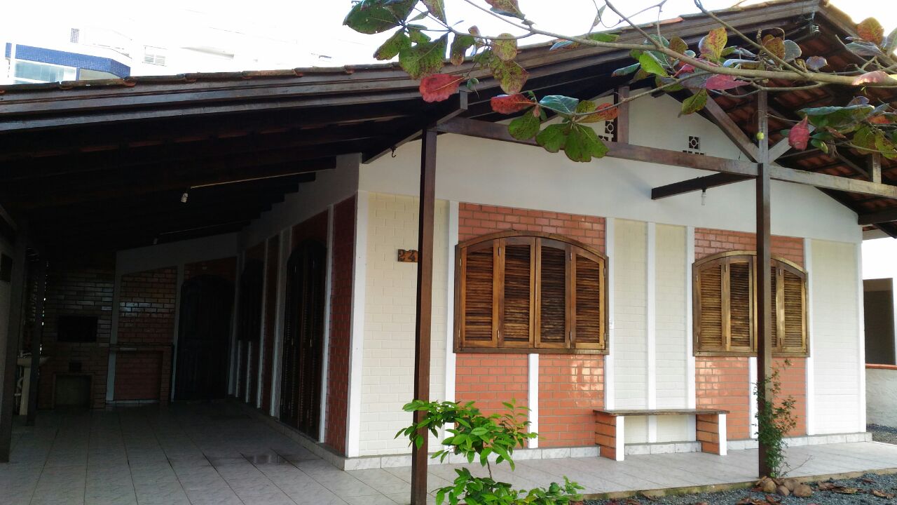 Casa na Enseada - Rua Maceió