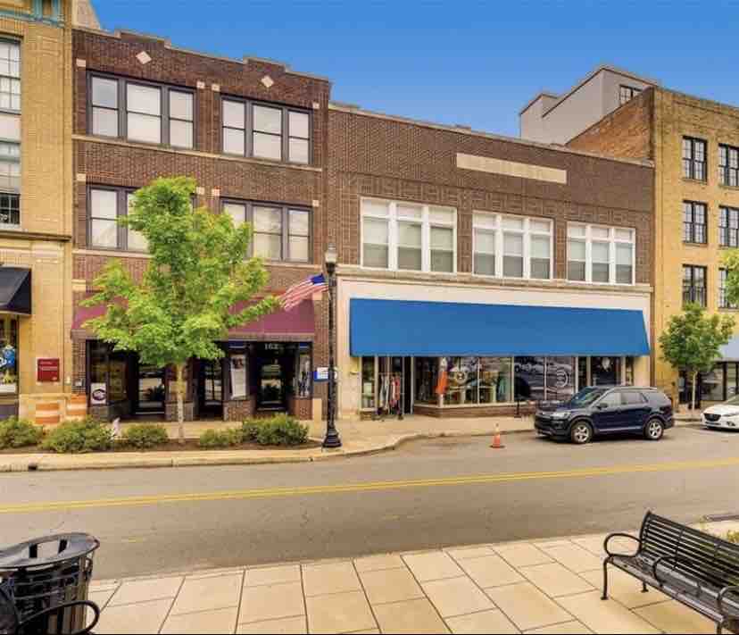 Comfy Loft Hideaway in the Heart of Downtown