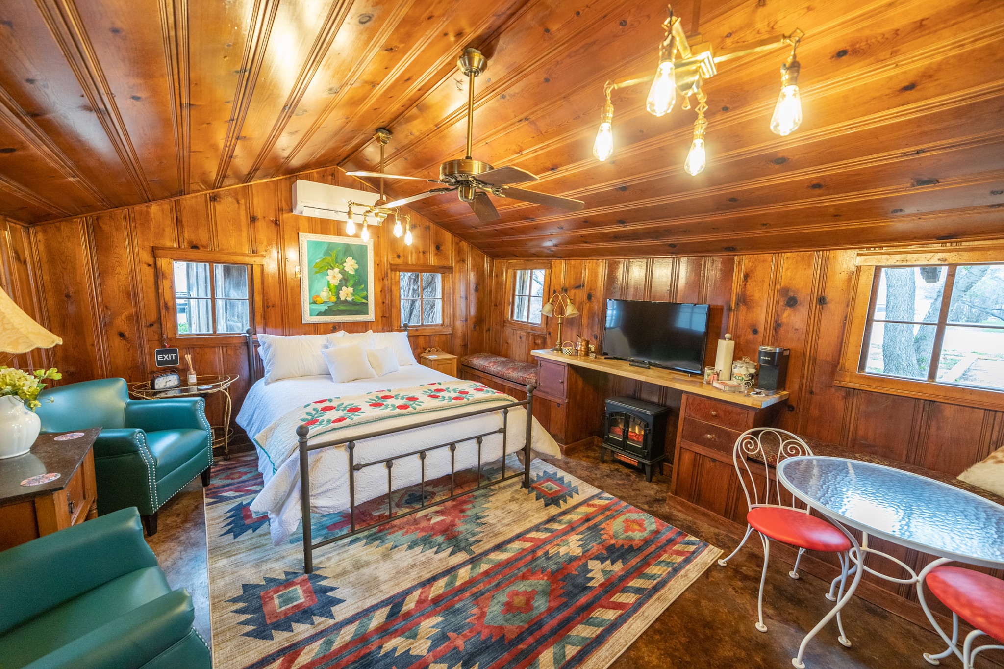 Papaw’s Cabin (a handbuilt 1930’s log cabin) Tiny houses for Rent in