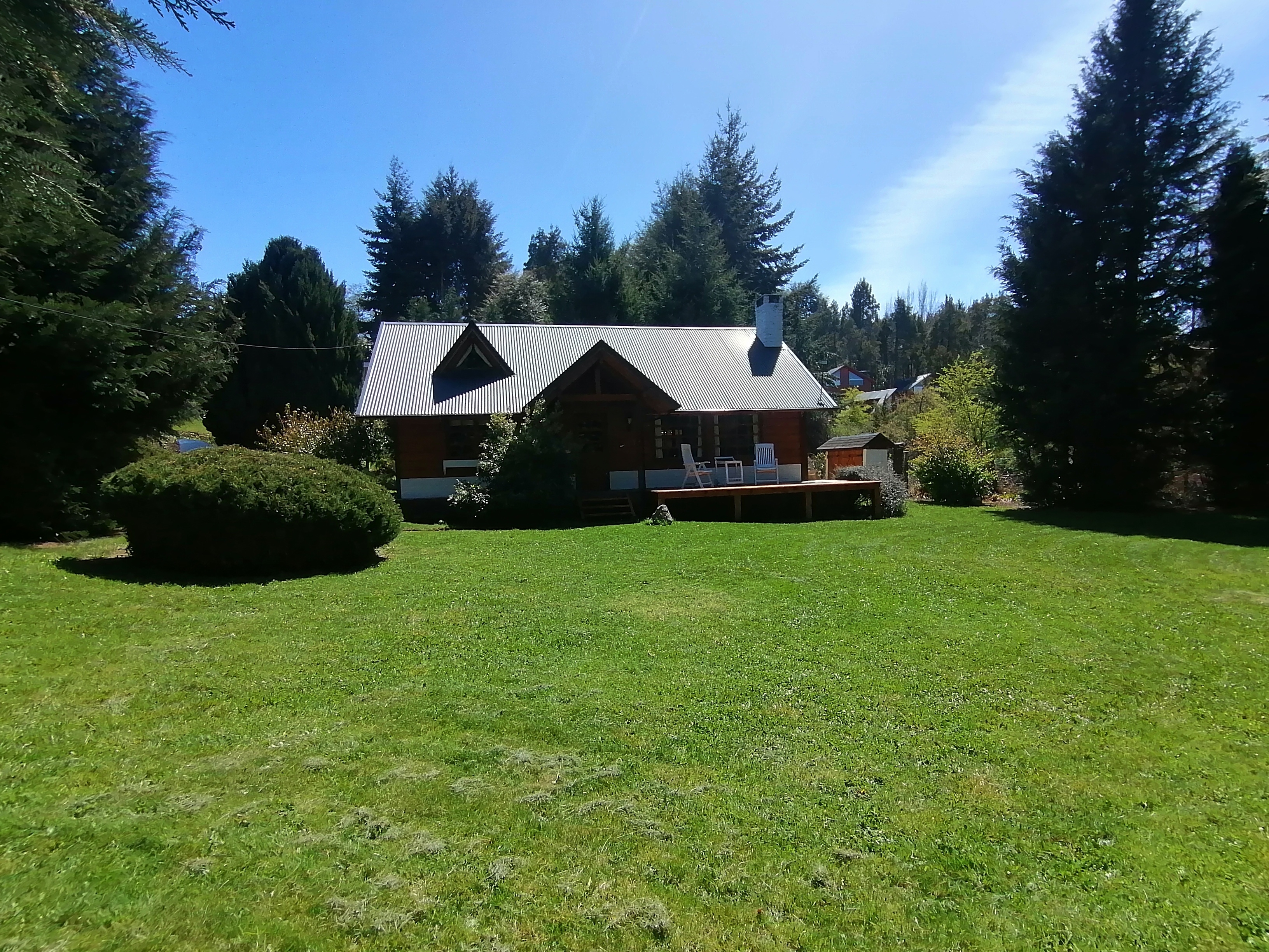 Cabin in a very quiet and natural setting.
