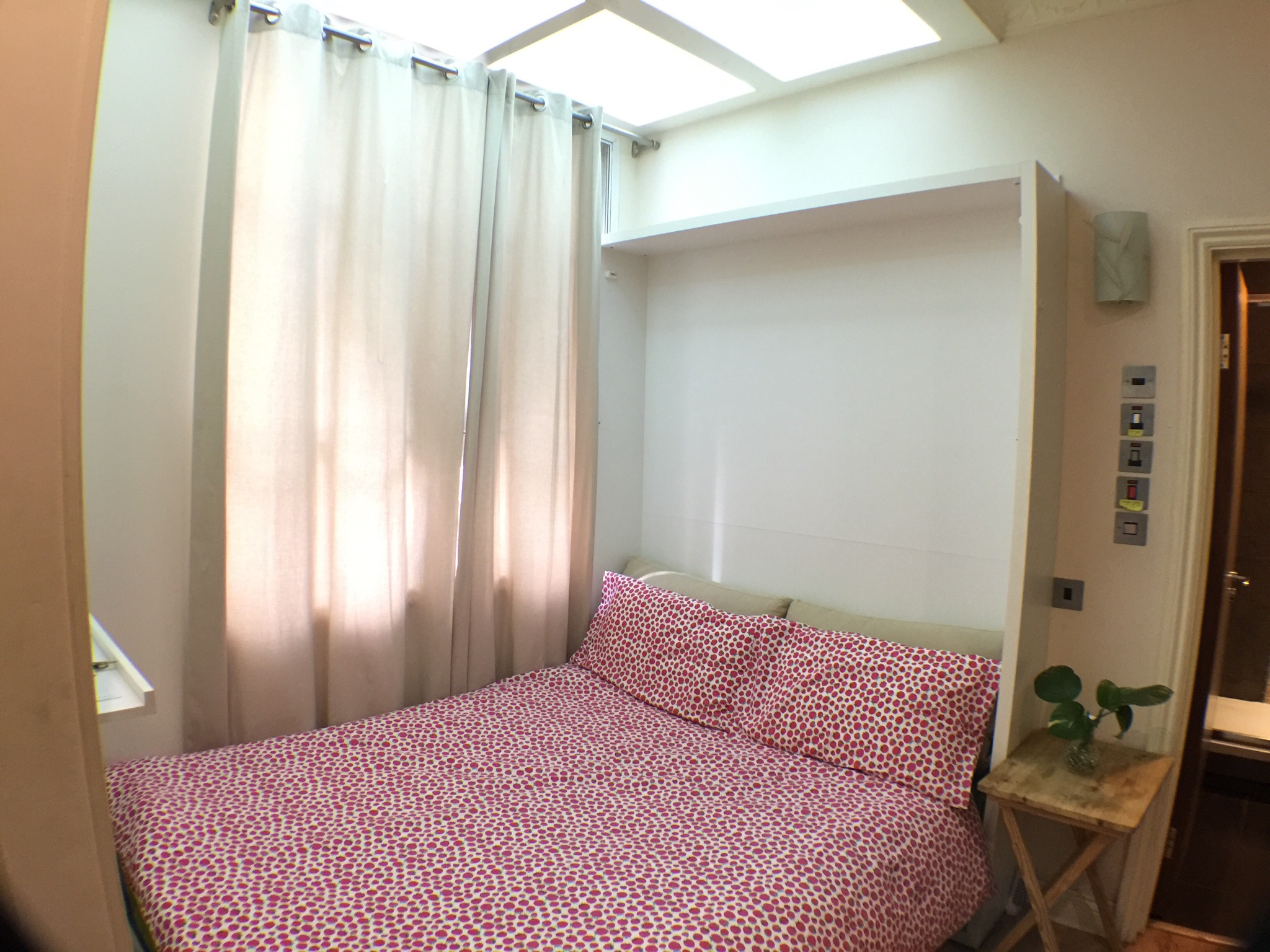 202 double room shower Soho comfy