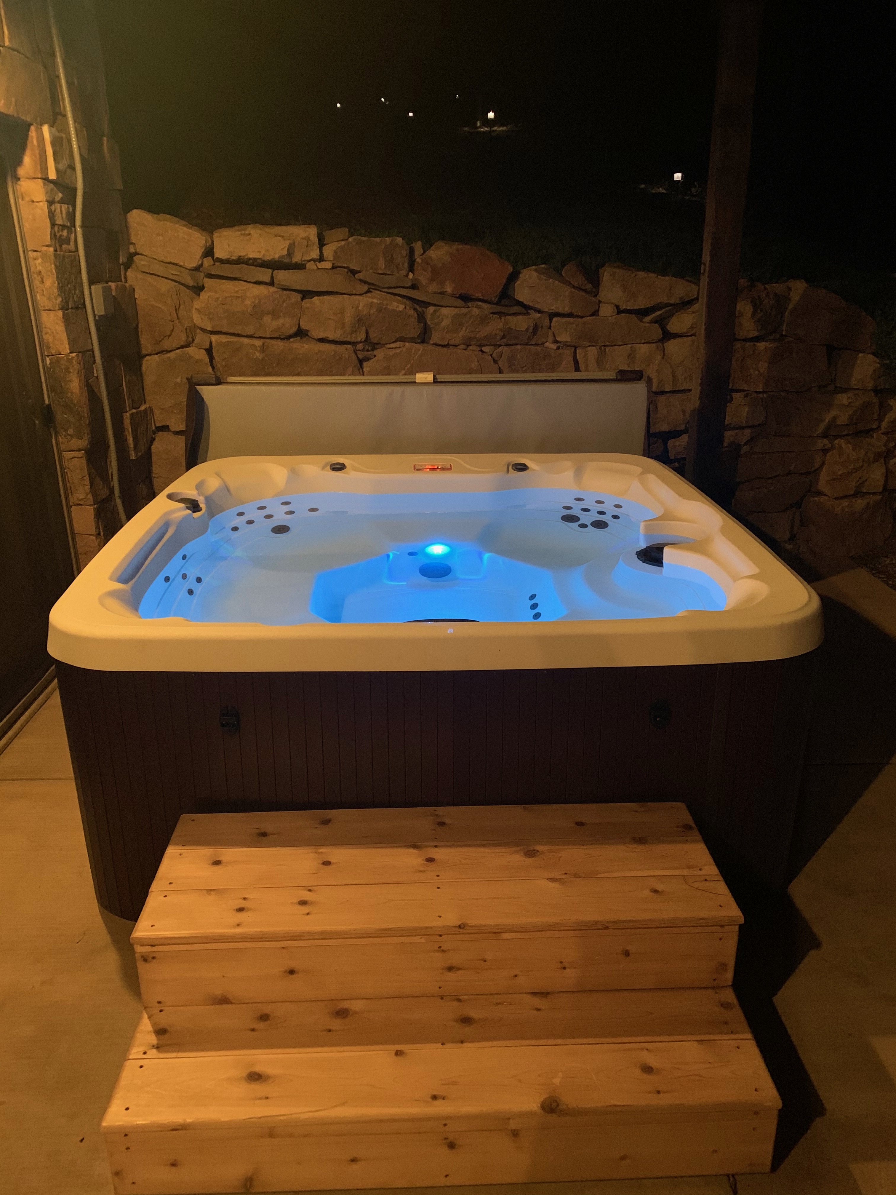 Private, cozy, hot tub, & Natl forest -Guest suite