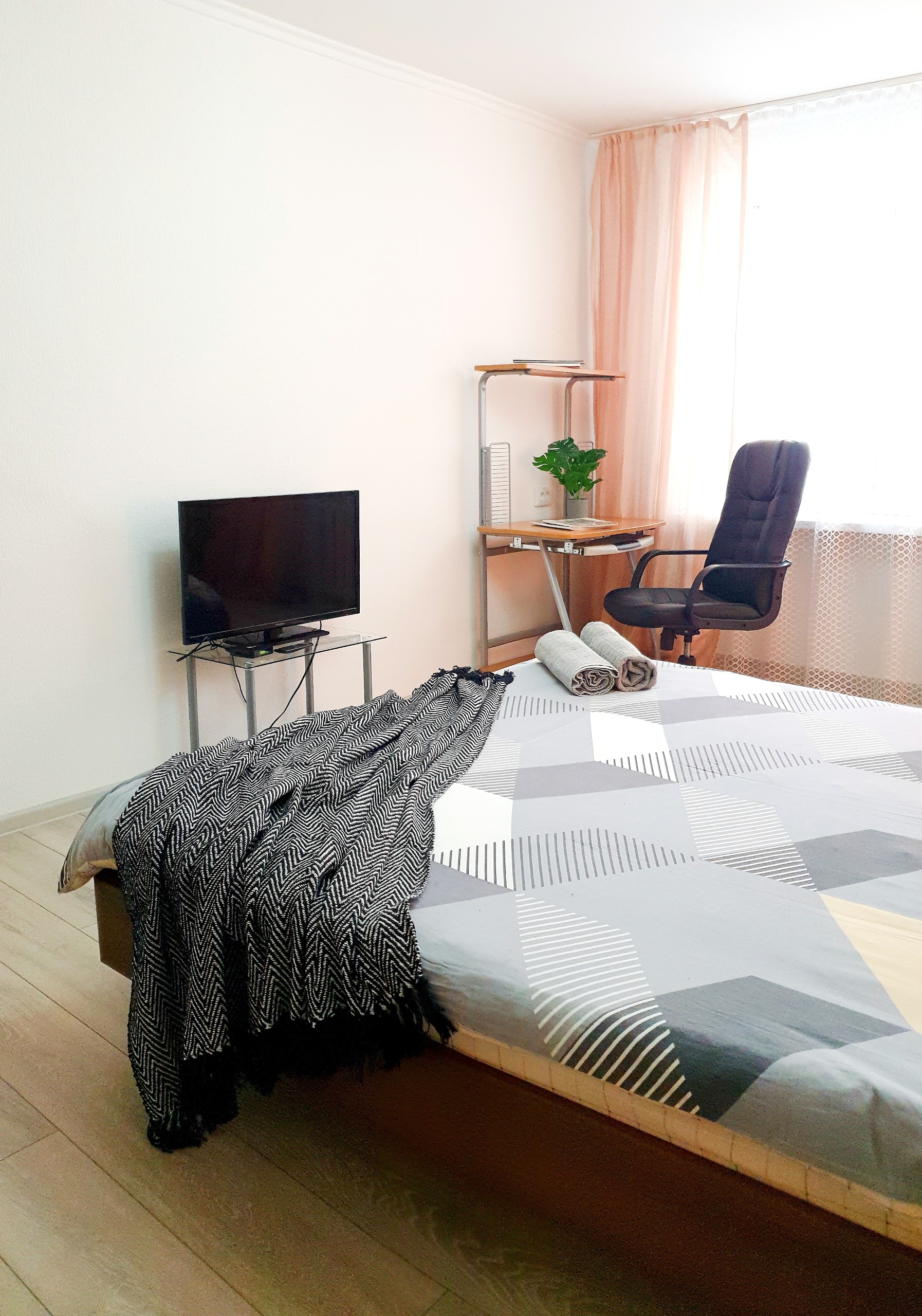 A.APART
FEEL.home