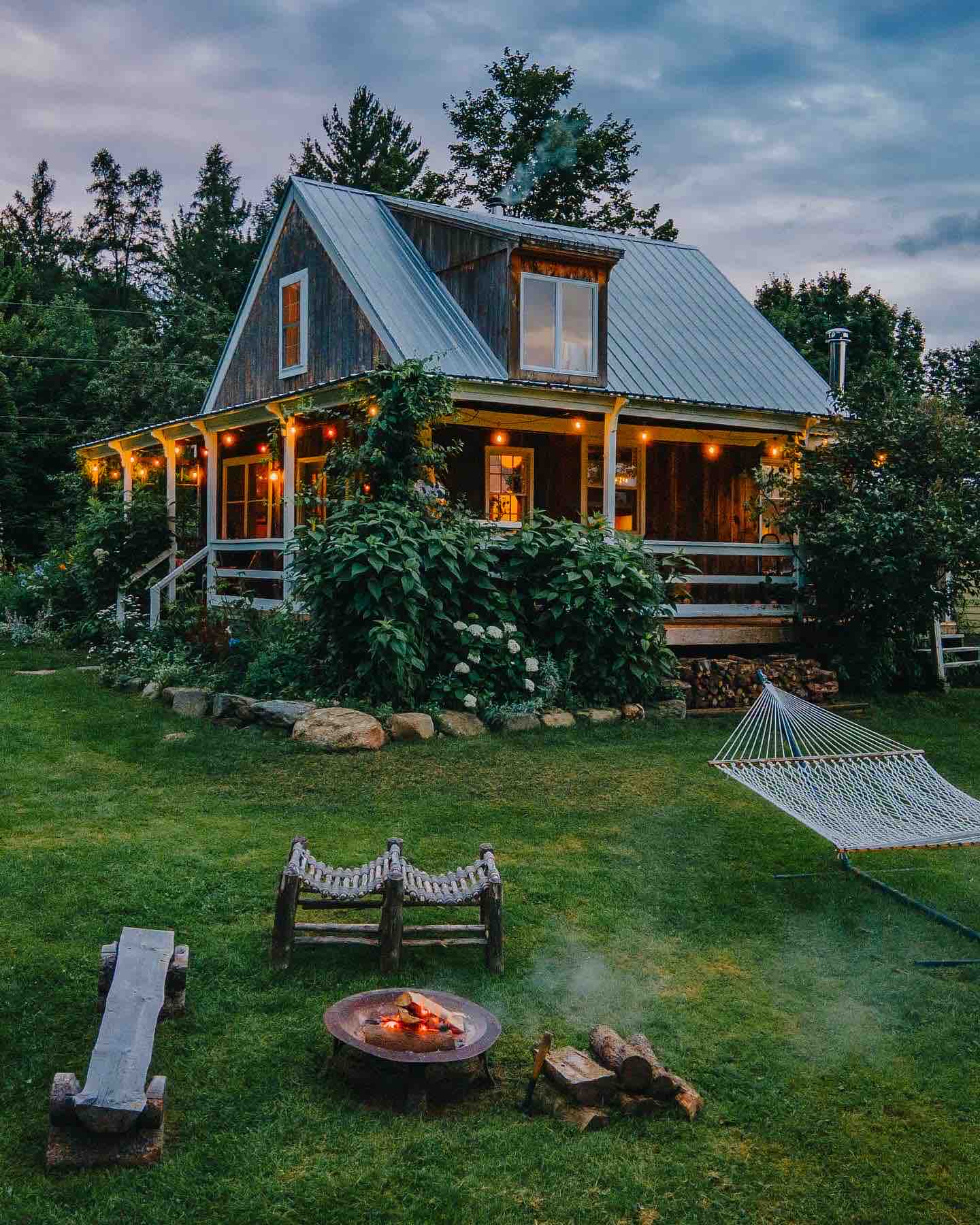 Cozy rustic Cottage // Close to Stowe Cabins for Rent in Elmore