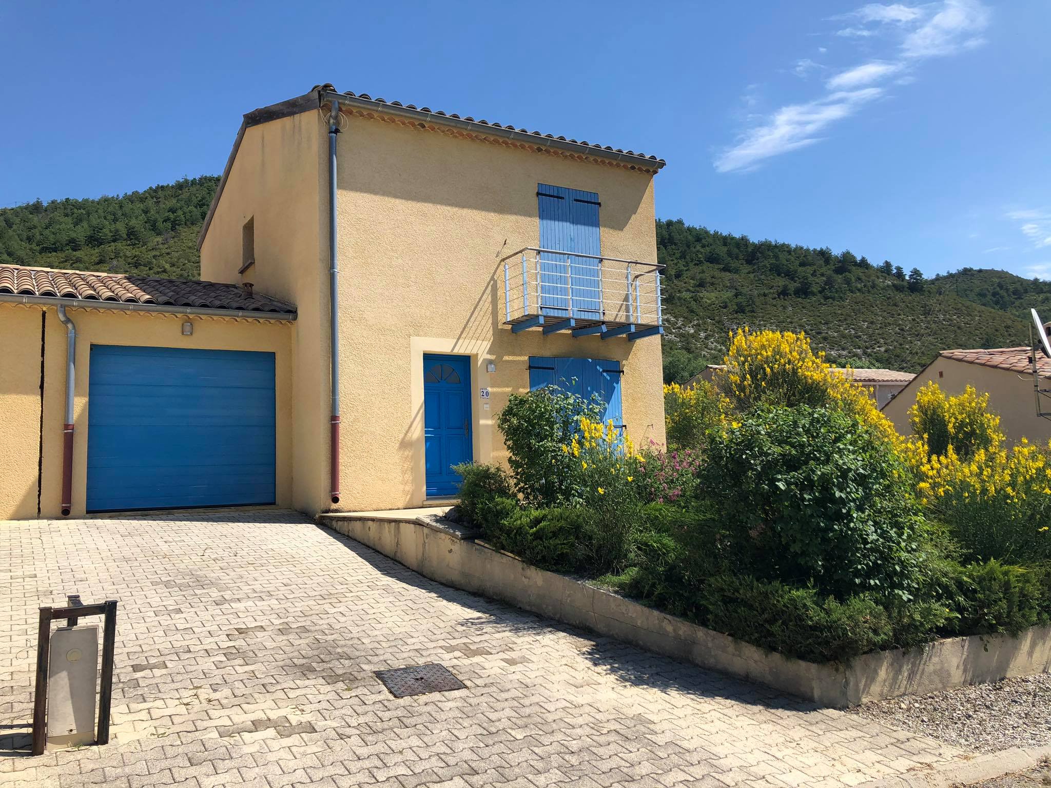 6 person villa with 1 pool on a residence